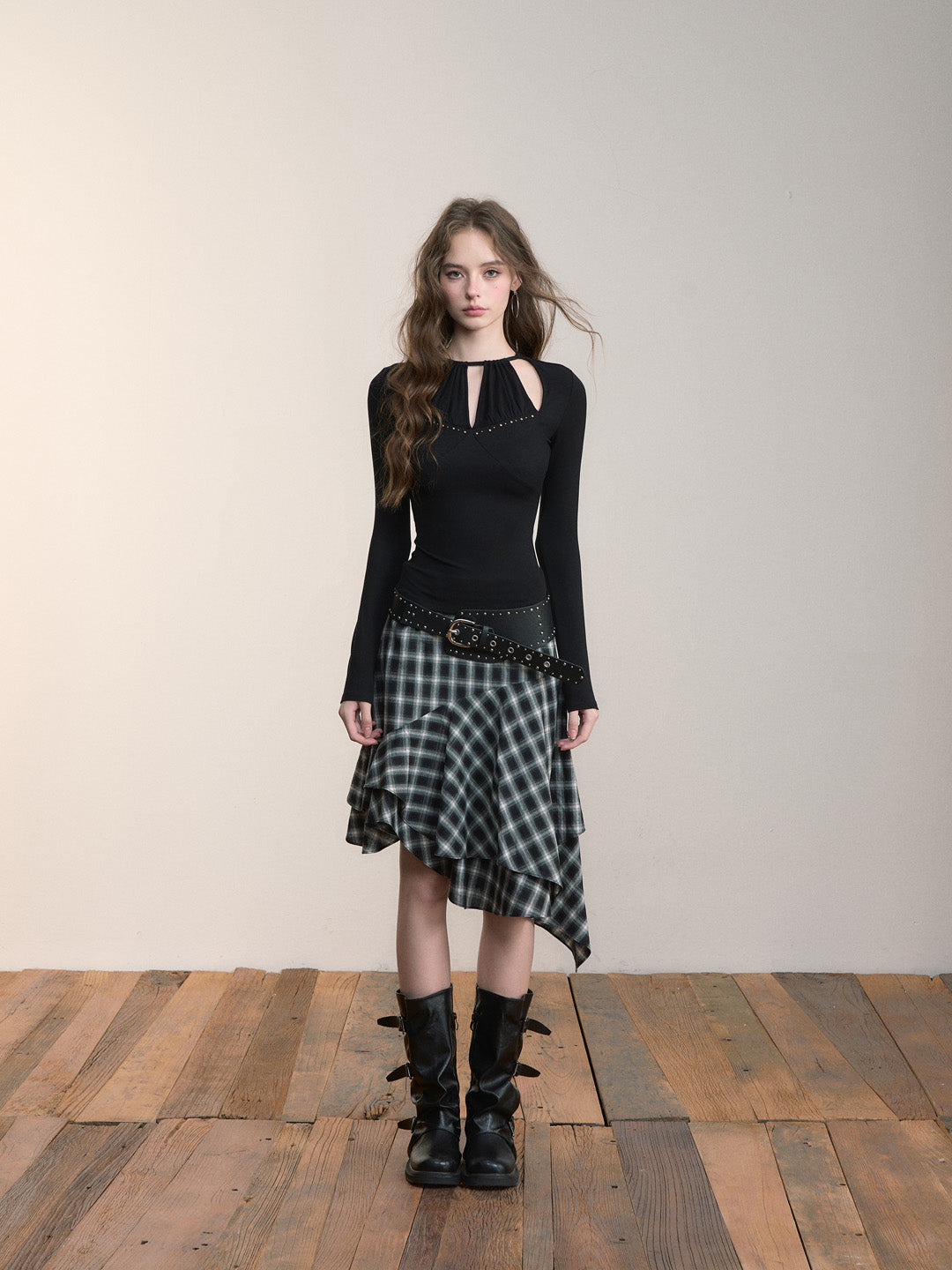 VIA PITTI VIACTP508 Halter neck hollow rivet design long sleeved top
