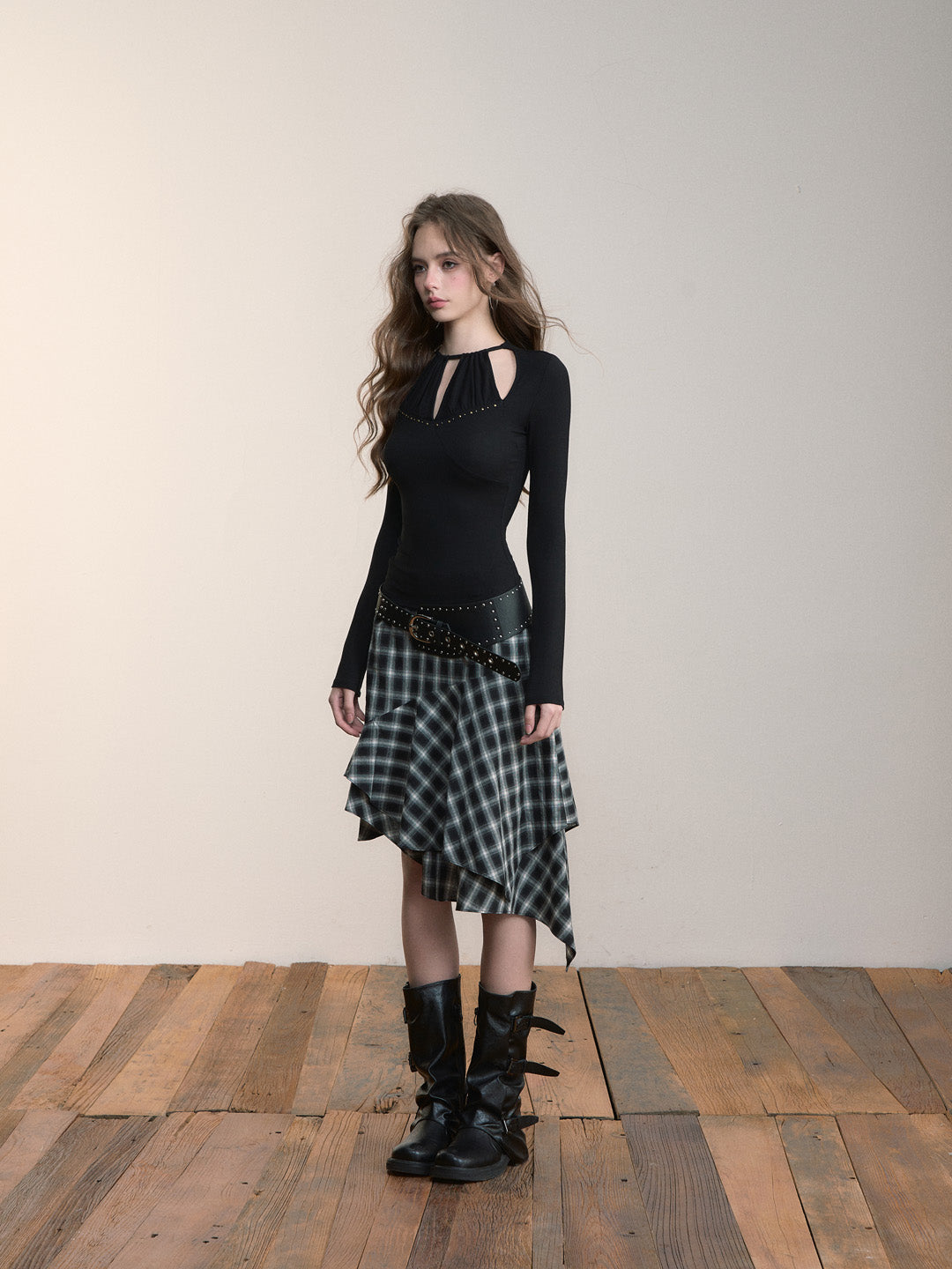 VIA PITTI VIACTP508 Halter neck hollow rivet design long sleeved top