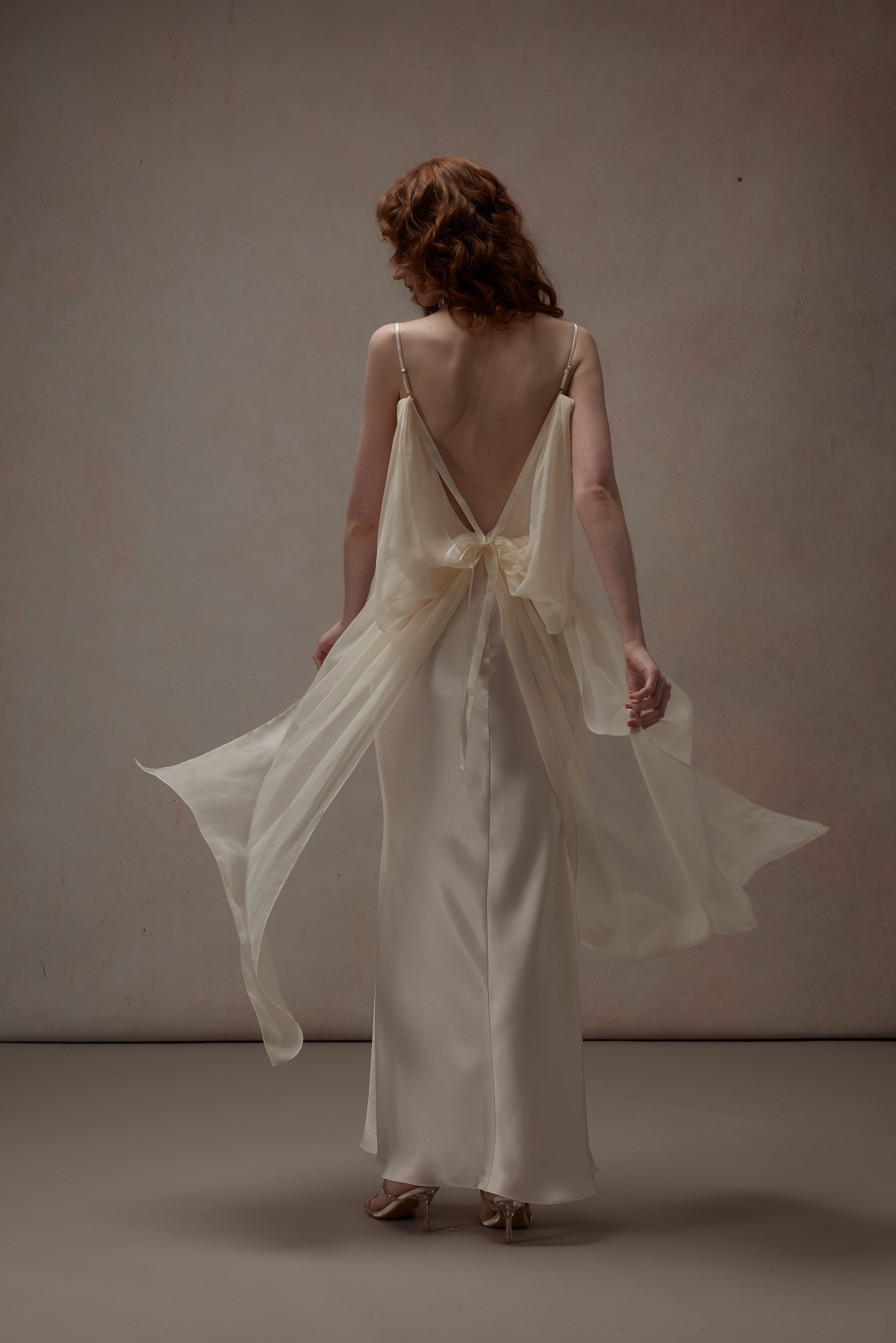 Fa Sogno FSN26SS-DR-06-WH Swinging collar and back fluttering gauze dress