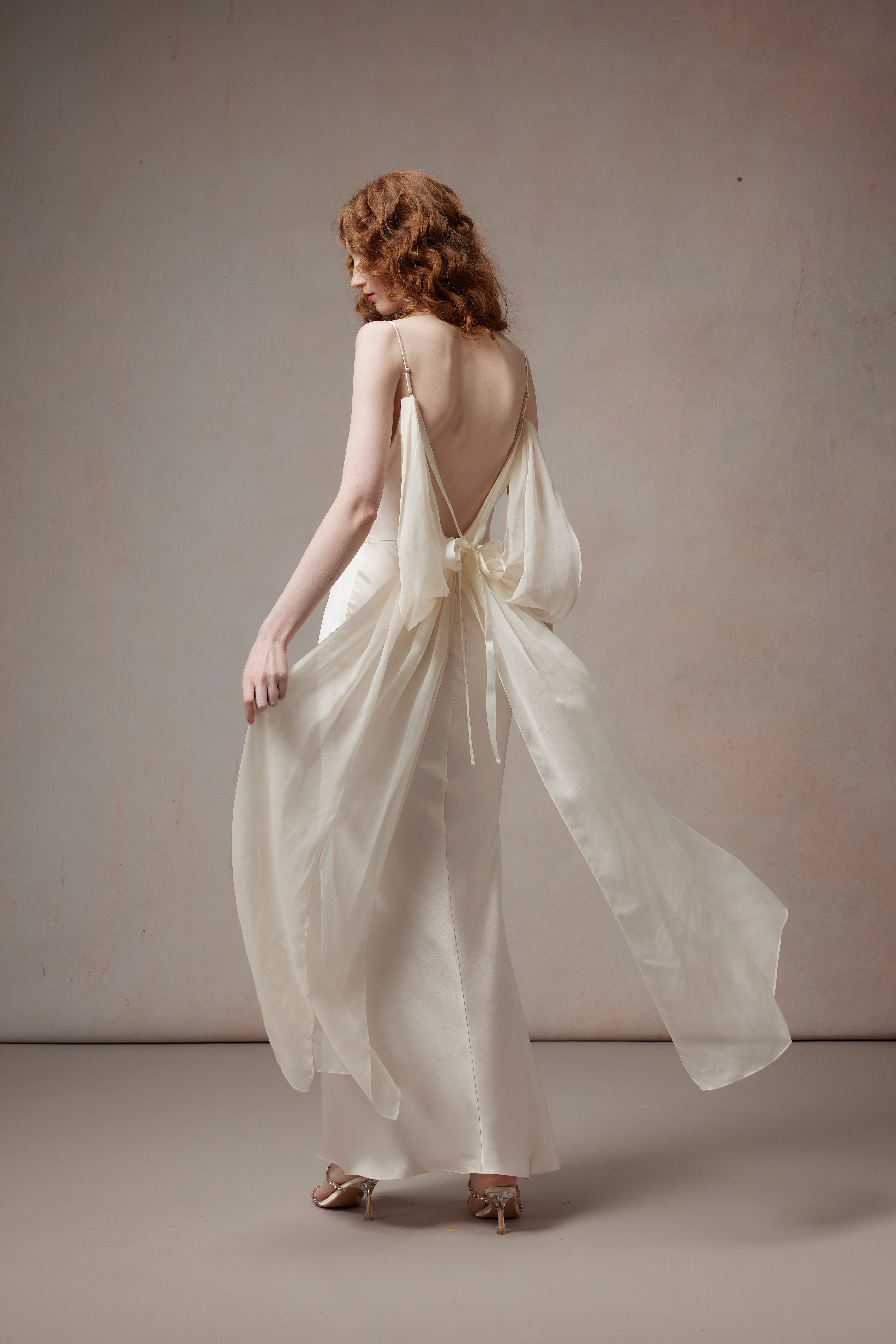 Fa Sogno FSN26SS-DR-06-WH Swinging collar and back fluttering gauze dress