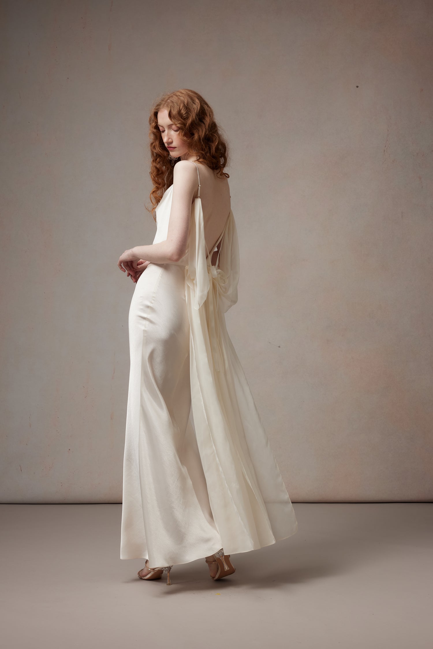 Fa Sogno FSN26SS-DR-06-WH Swinging collar and back fluttering gauze dress