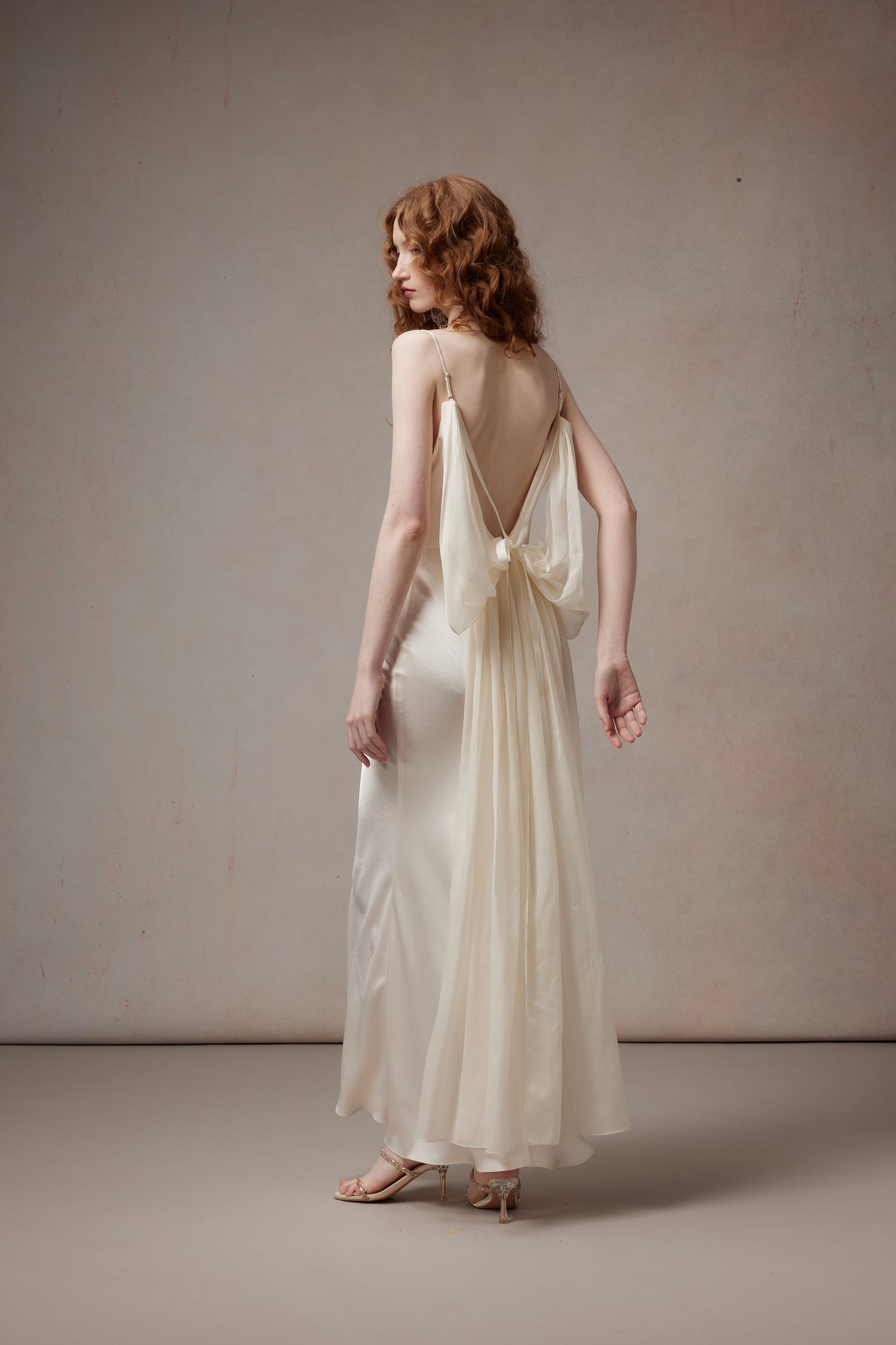 Fa Sogno FSN26SS-DR-06-WH Swinging collar and back fluttering gauze dress