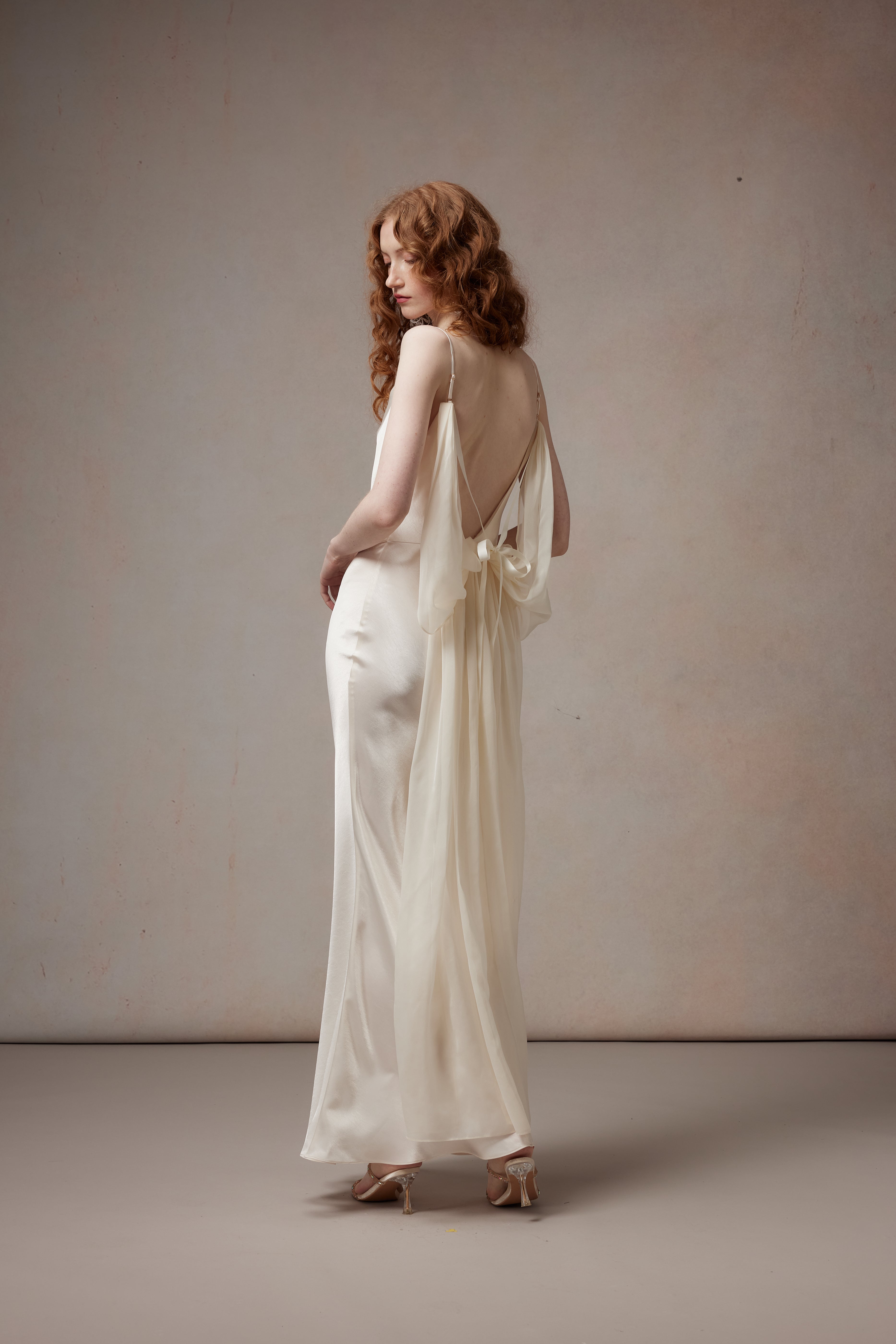 Fa Sogno FSN26SS-DR-06-WH Swinging collar and back fluttering gauze dress