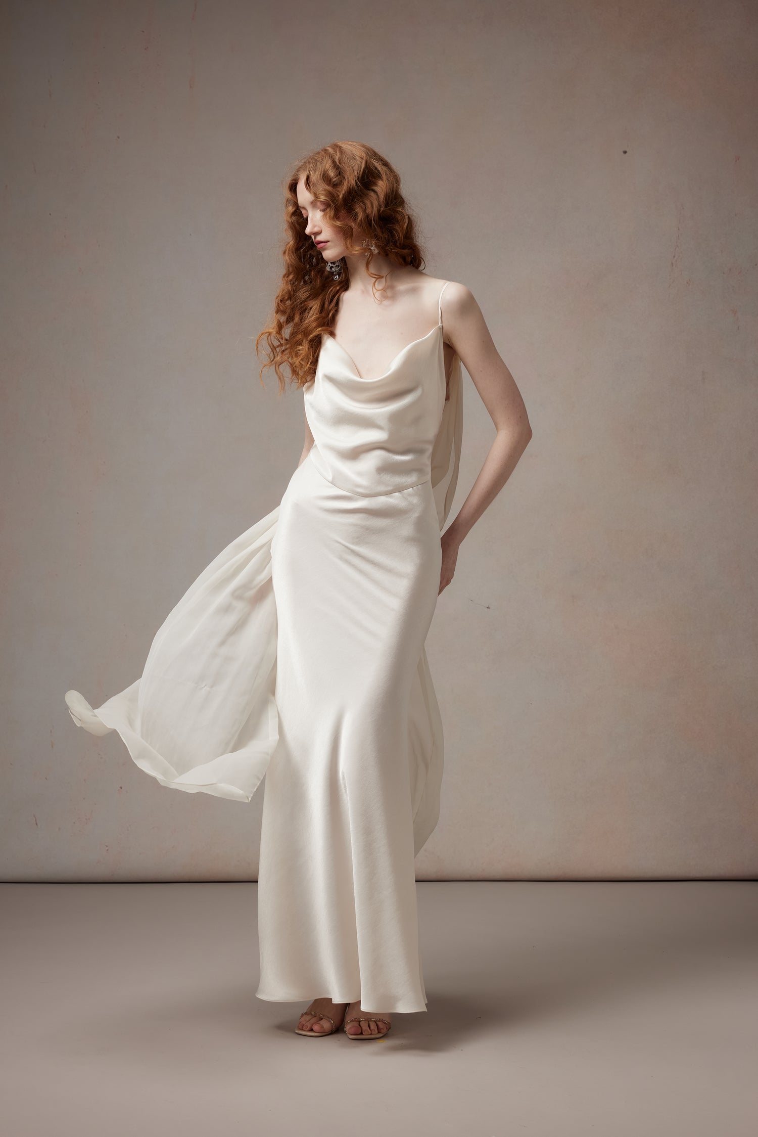 Fa Sogno FSN26SS-DR-06-WH Swinging collar and back fluttering gauze dress