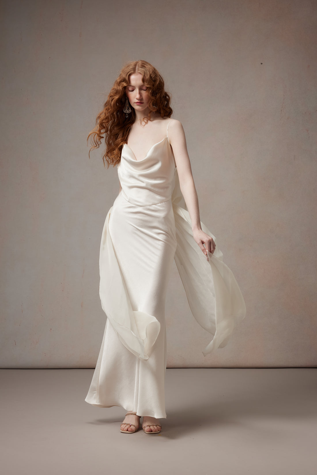 Fa Sogno FSN26SS-DR-06-WH Swinging collar and back fluttering gauze dress