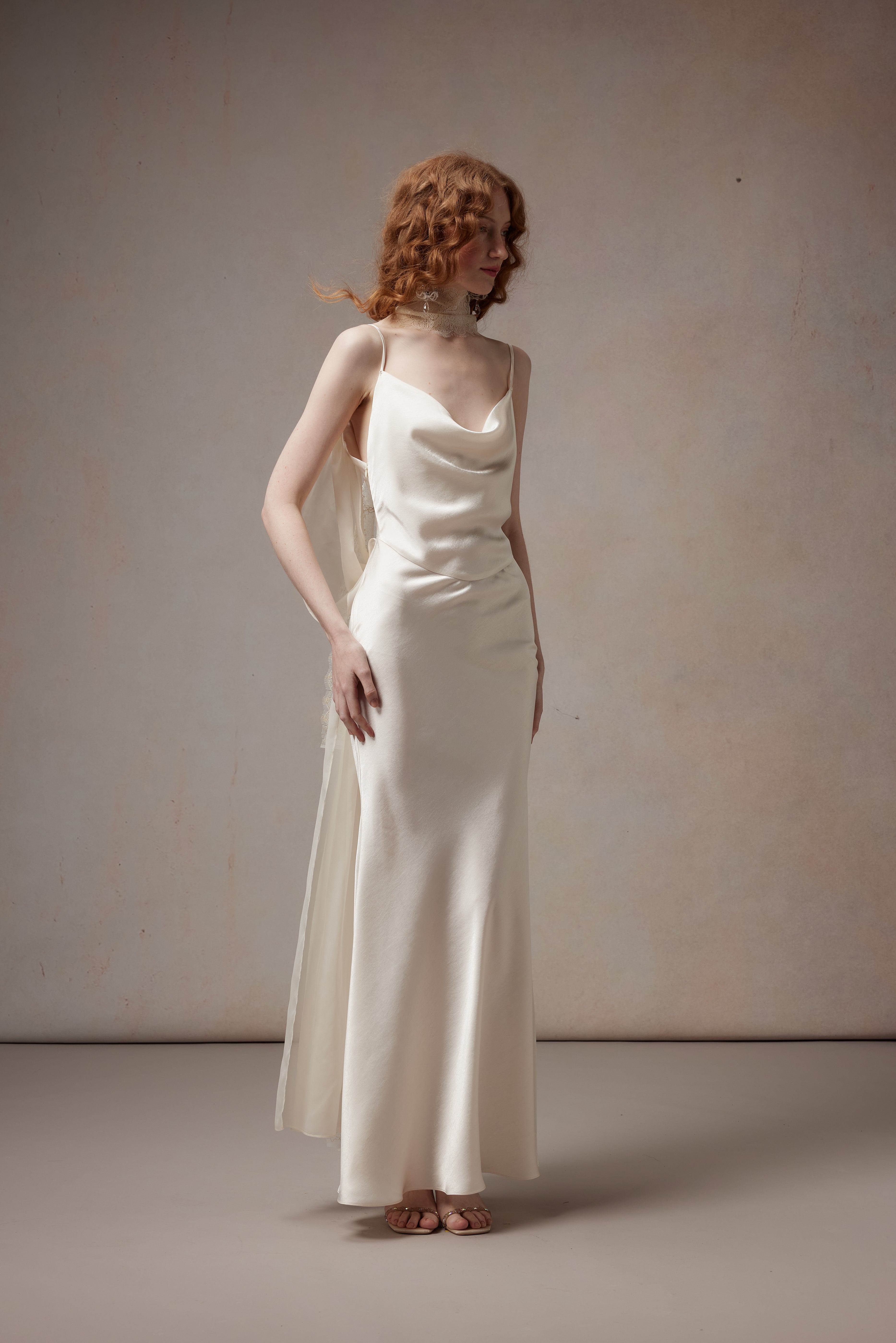 Fa Sogno FSN26SS-DR-06-WH Swinging collar and back fluttering gauze dress