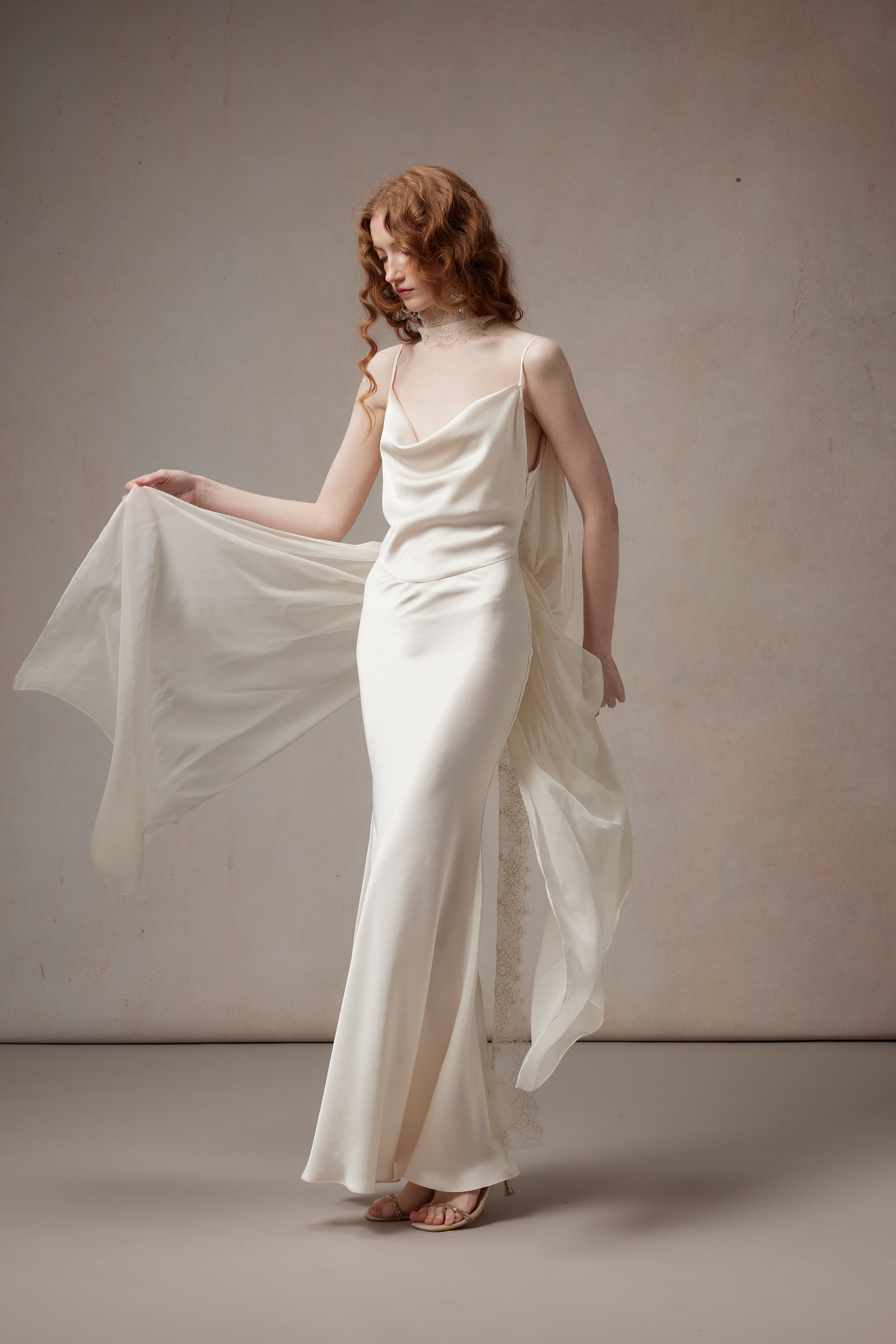 Fa Sogno FSN26SS-DR-06-WH Swinging collar and back fluttering gauze dress