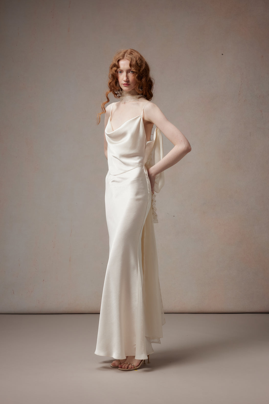 Fa Sogno FSN26SS-DR-06-WH Swinging collar and back fluttering gauze dress