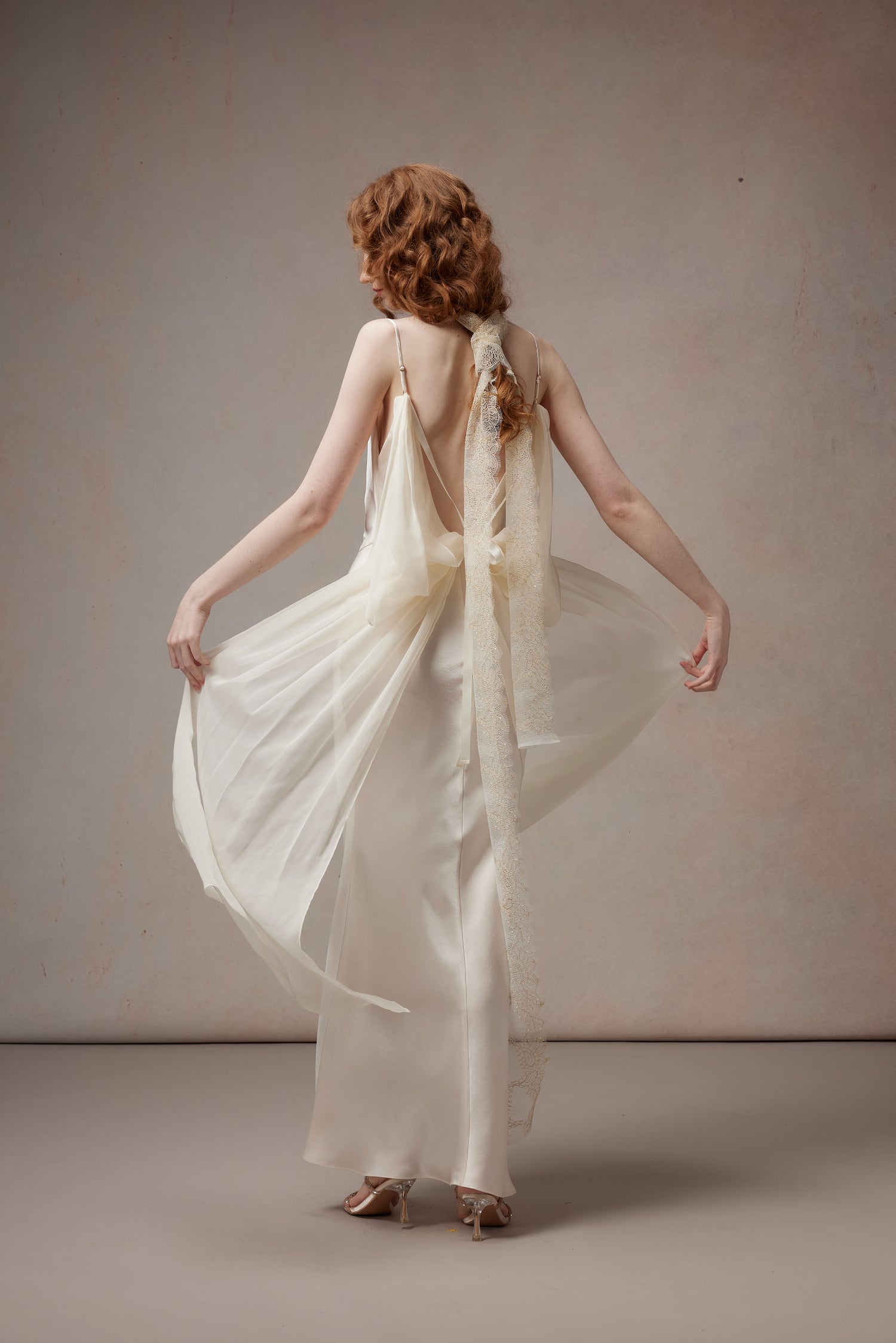 Fa Sogno FSN26SS-DR-06-WH Swinging collar and back fluttering gauze dress