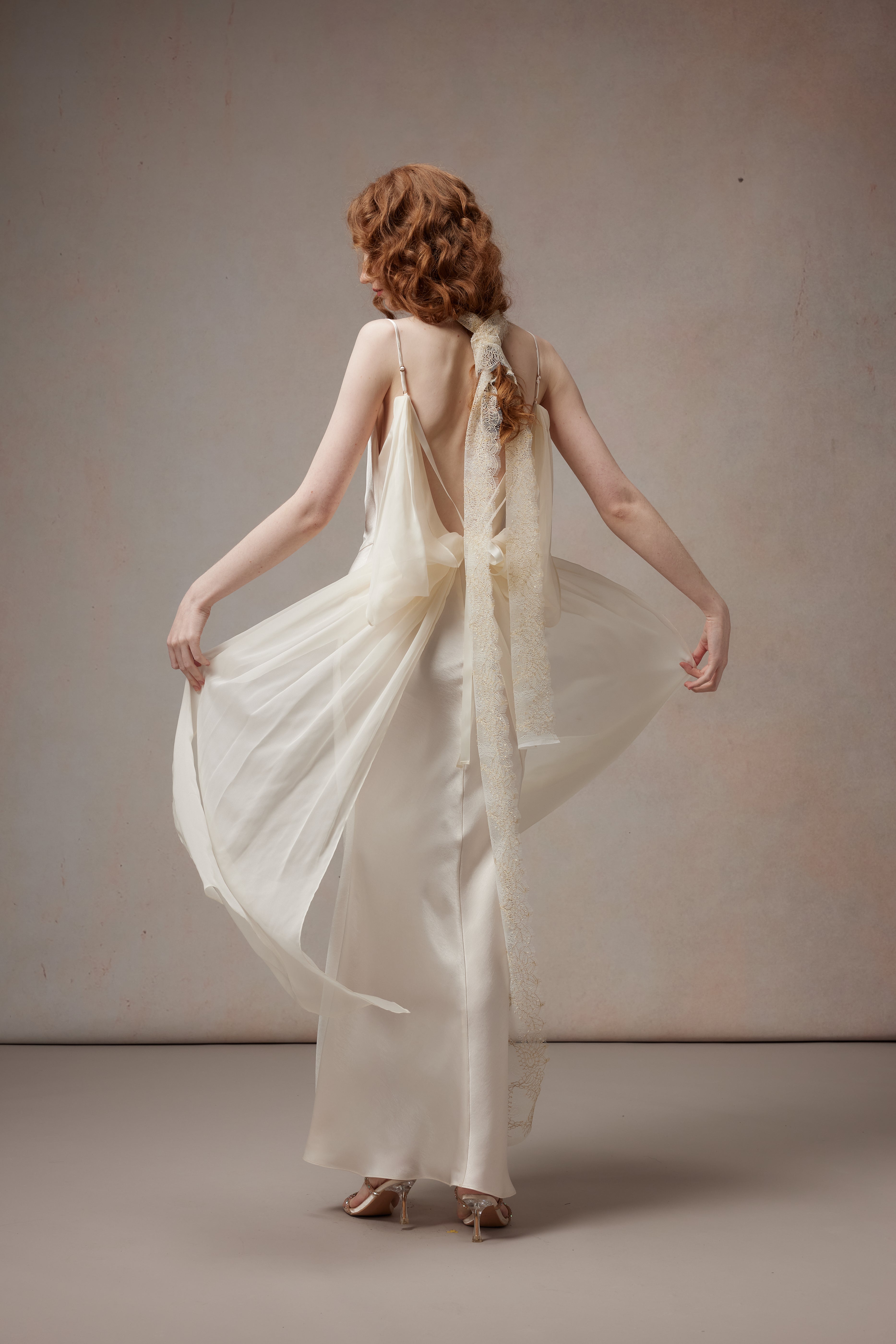 Fa Sogno FSN26SS-DR-06-WH Swinging collar and back fluttering gauze dress