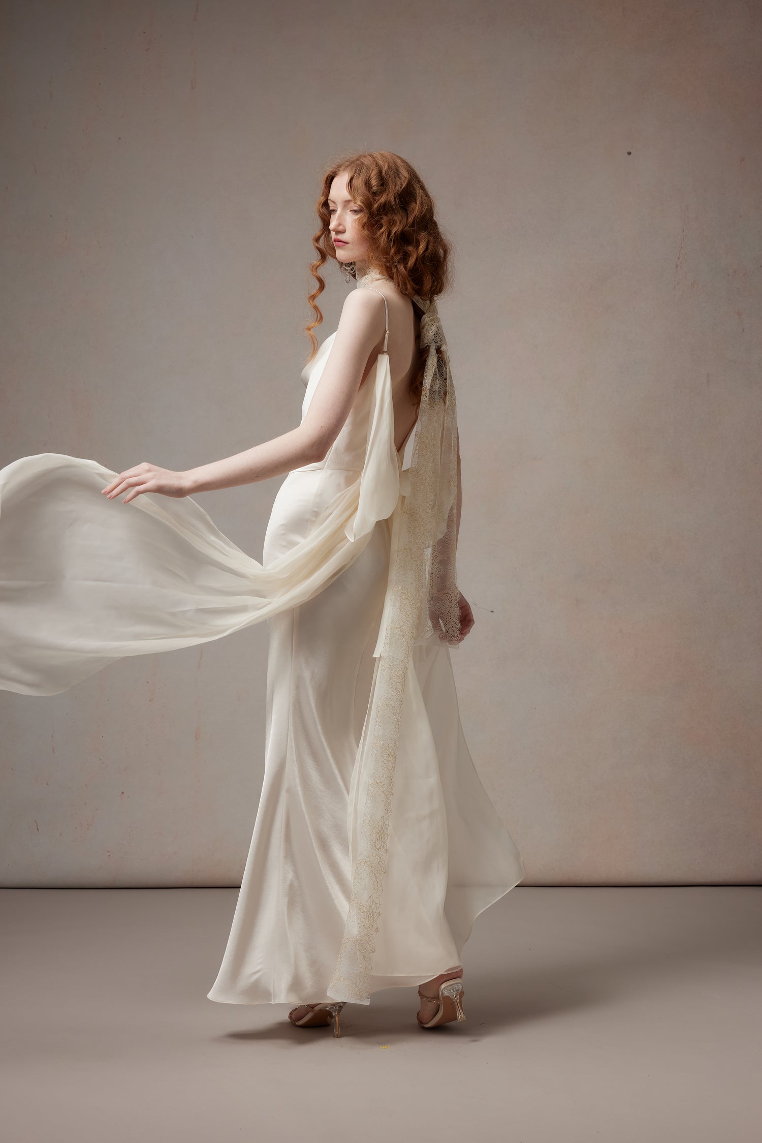 Fa Sogno FSN26SS-DR-06-WH Swinging collar and back fluttering gauze dress