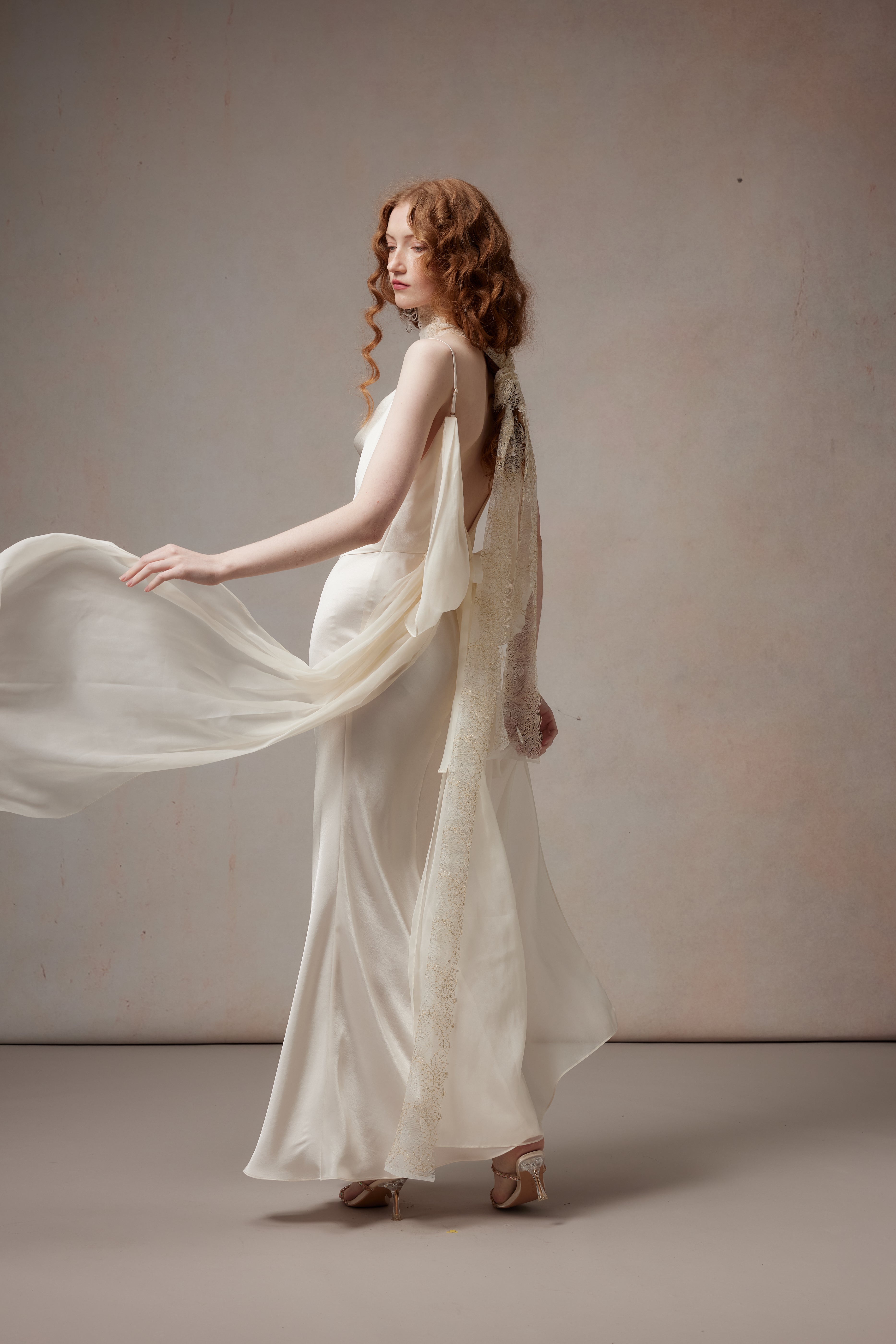 Fa Sogno FSN26SS-DR-06-WH Swinging collar and back fluttering gauze dress