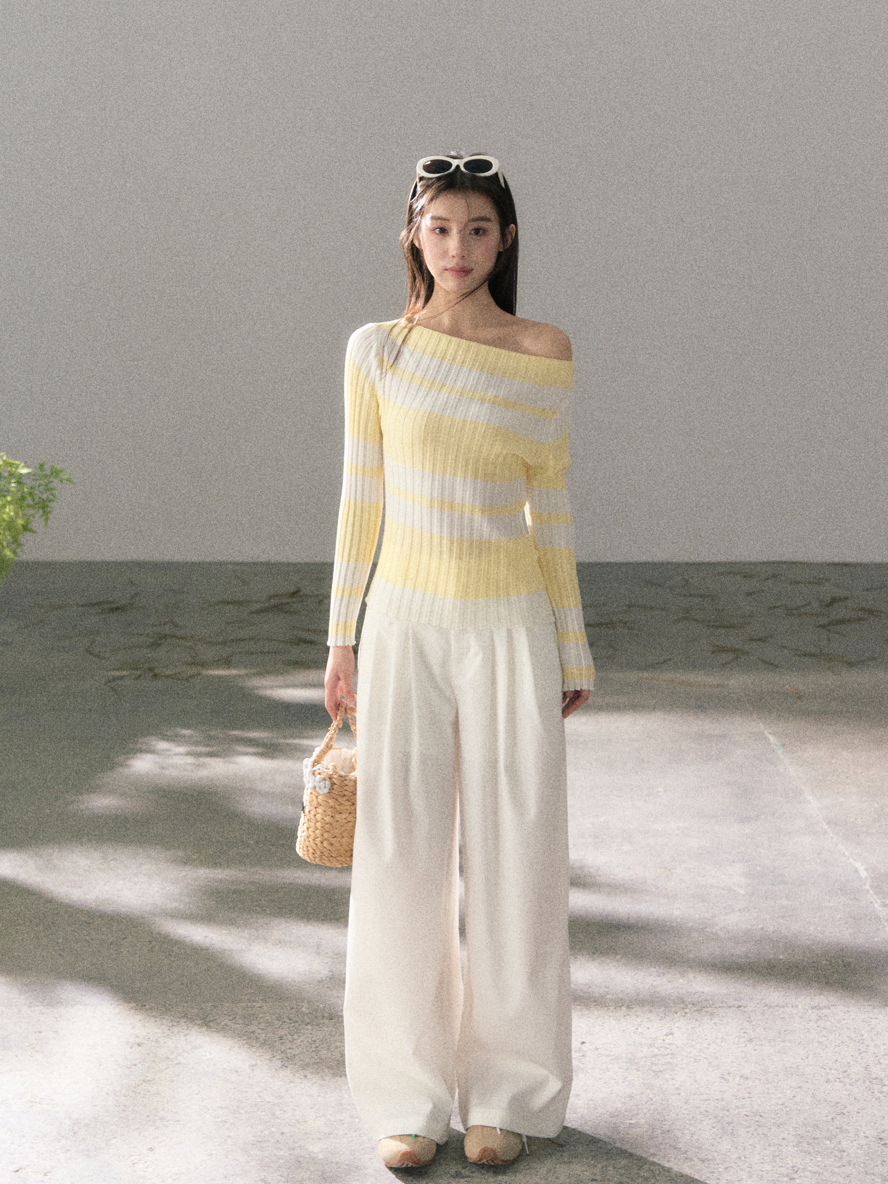 Lafreedom LAF360101 Clear and slim fit bright color striped knitted top