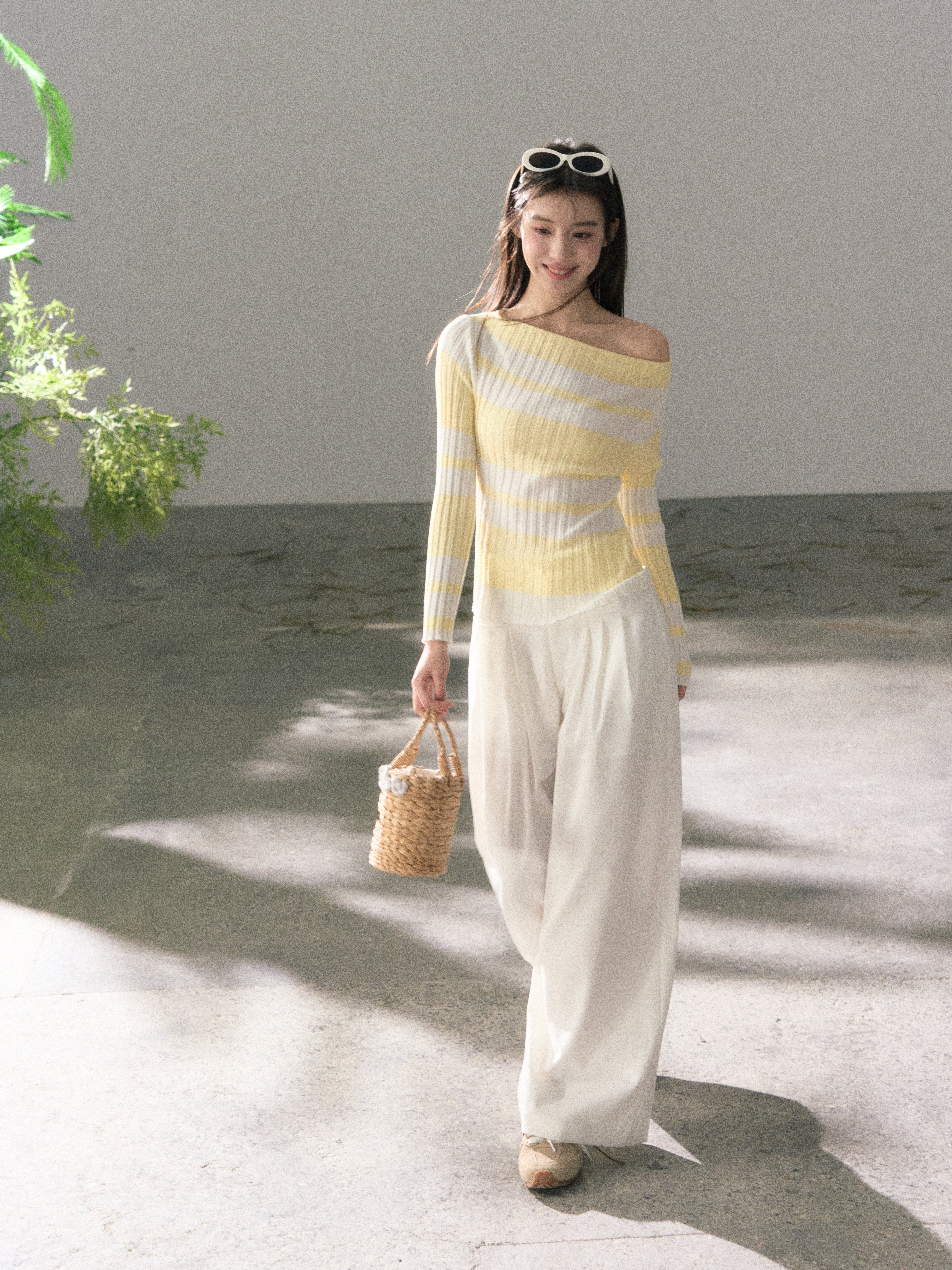 Lafreedom LAF360101 Clear and slim fit bright color striped knitted top