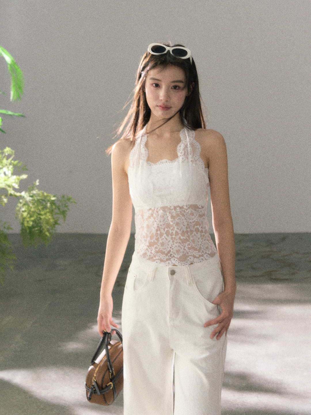 Lafreedom LAF360113 French style neck hanging romantic lace strapless vest