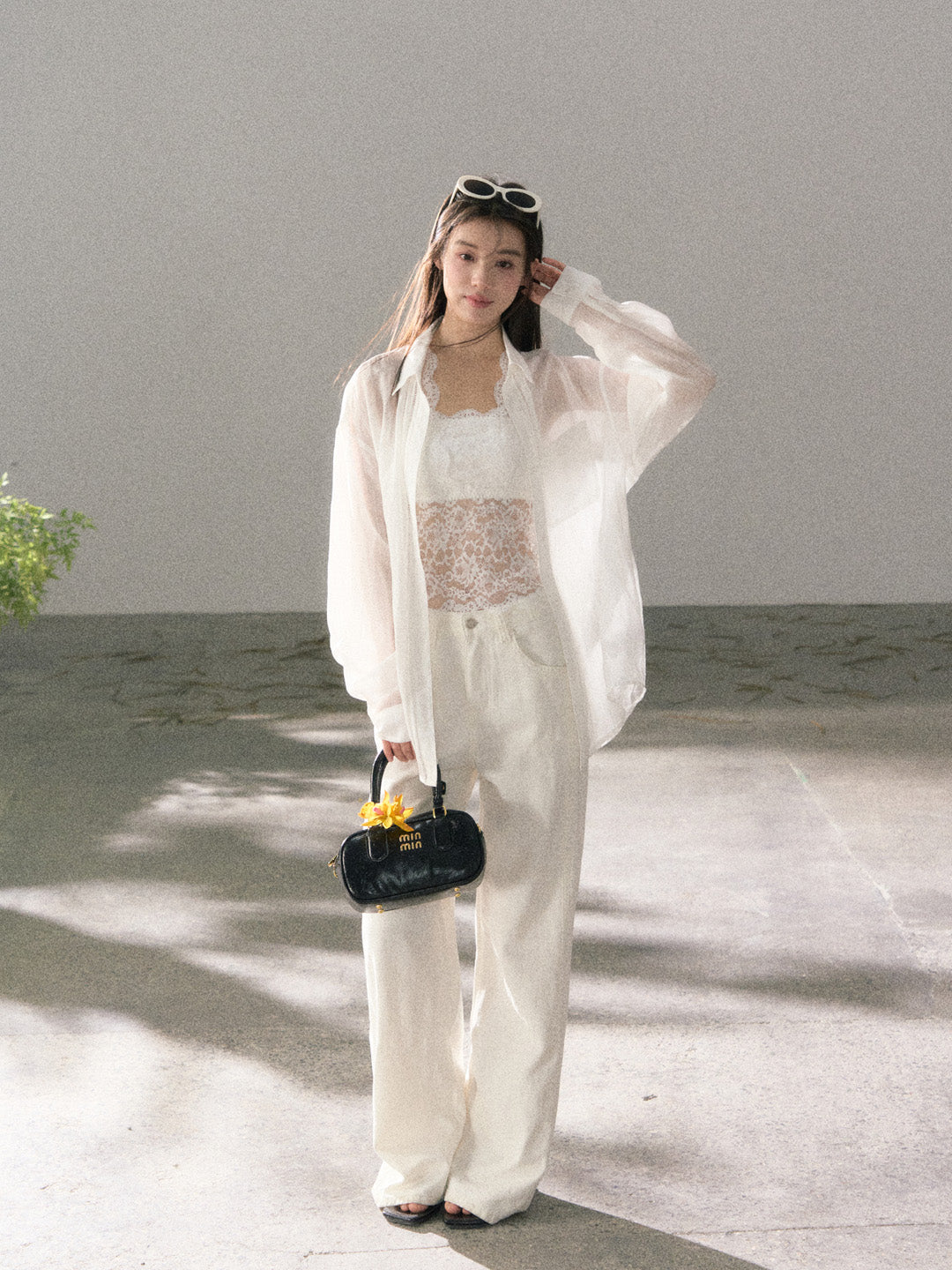 Lafreedom LAF360113 French style neck hanging romantic lace strapless vest