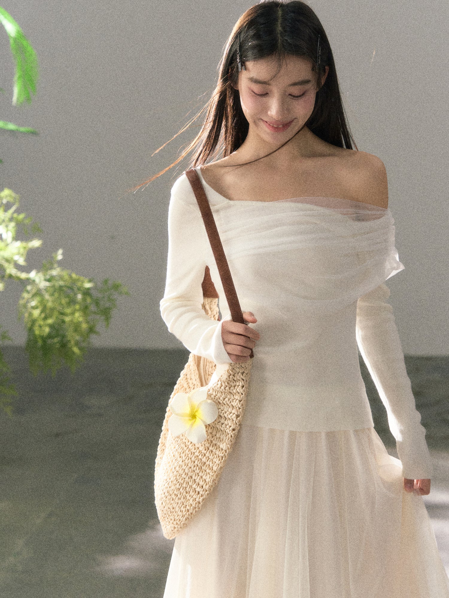 Lafreedom LAF360121 Off shoulder chiffon slim fit top(2color)