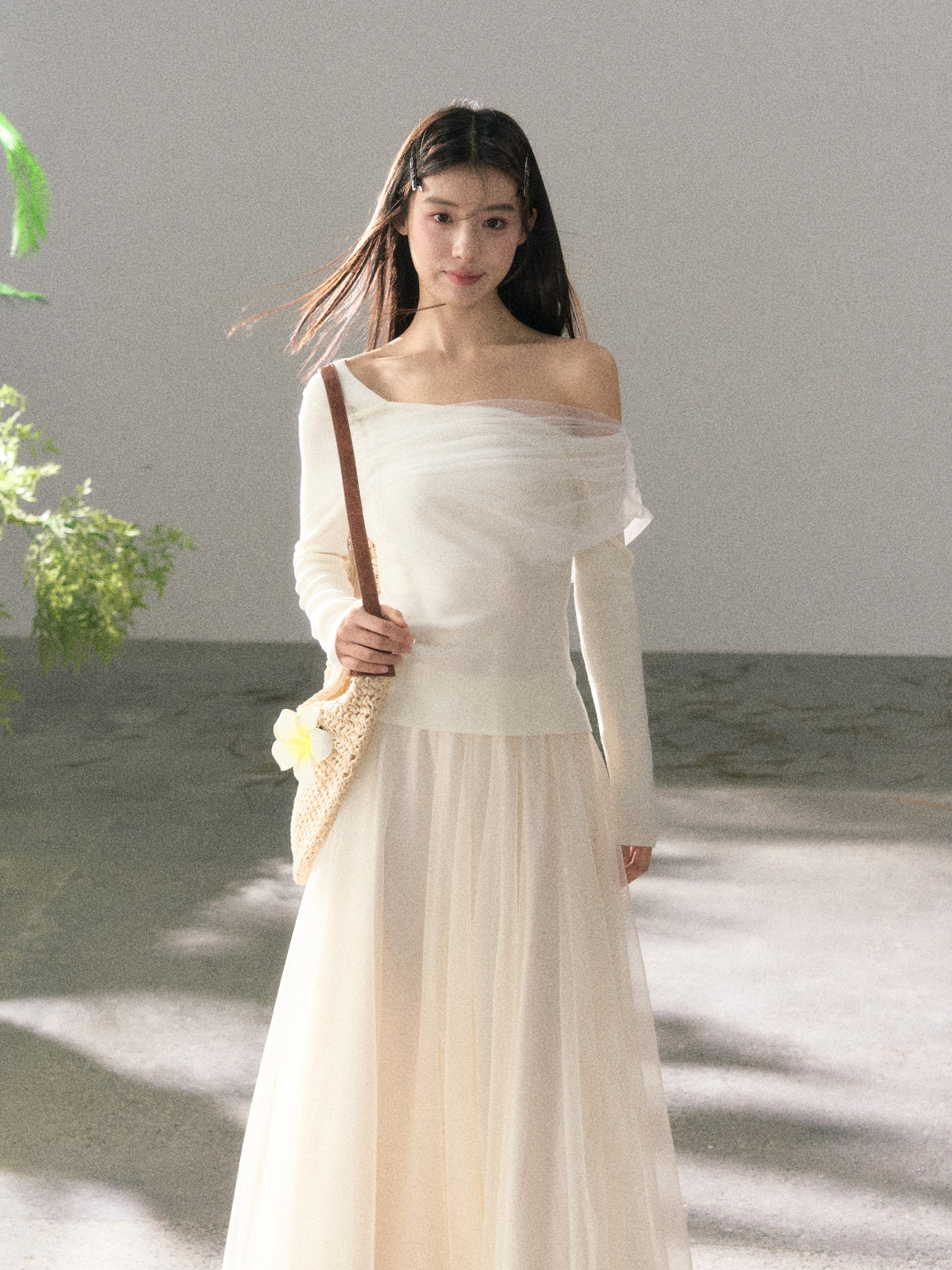 Lafreedom LAF360121 Off shoulder chiffon slim fit top(2color)