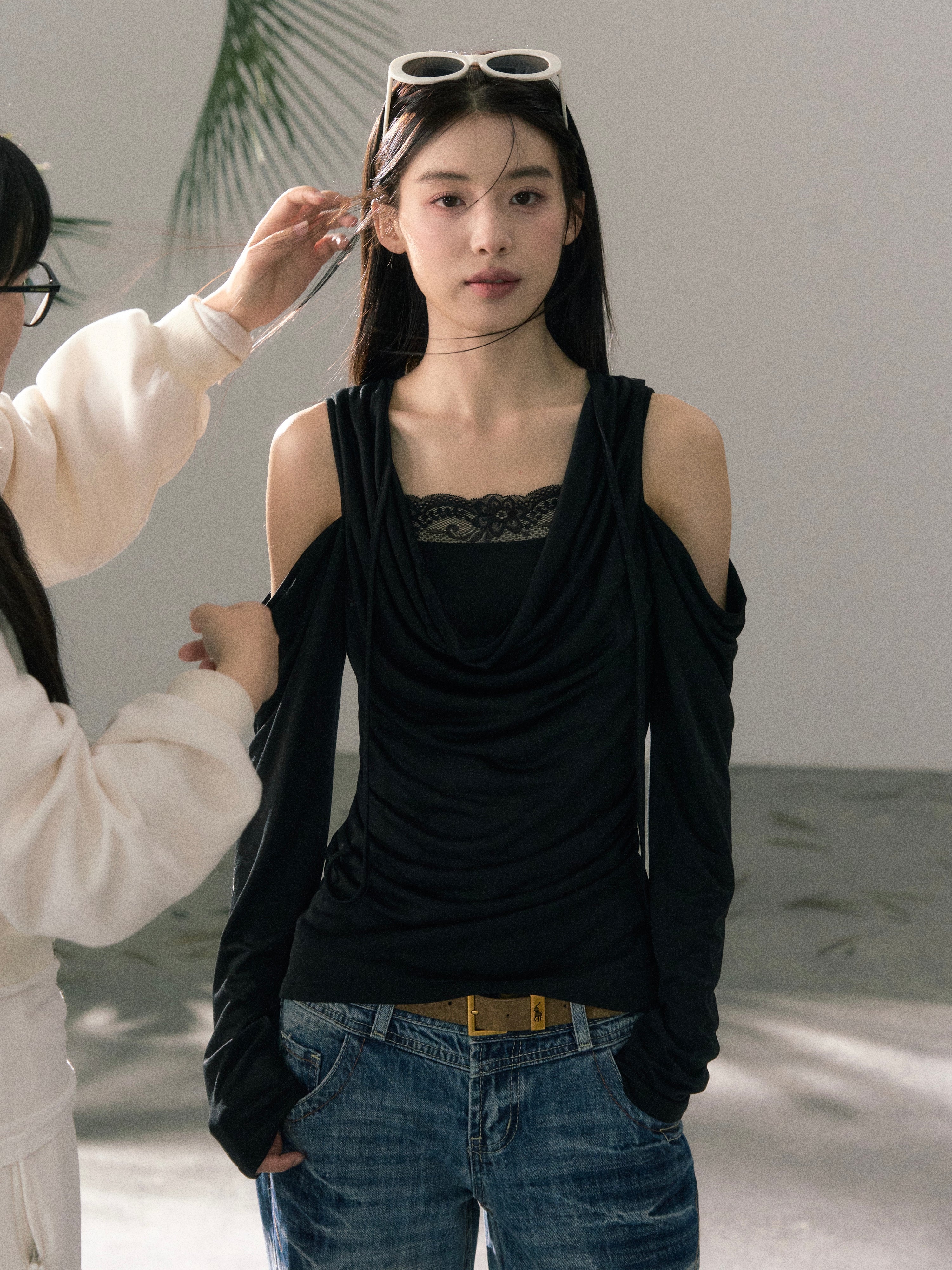 Lafreedom LAF360413 Off shoulder lace collar knit top
