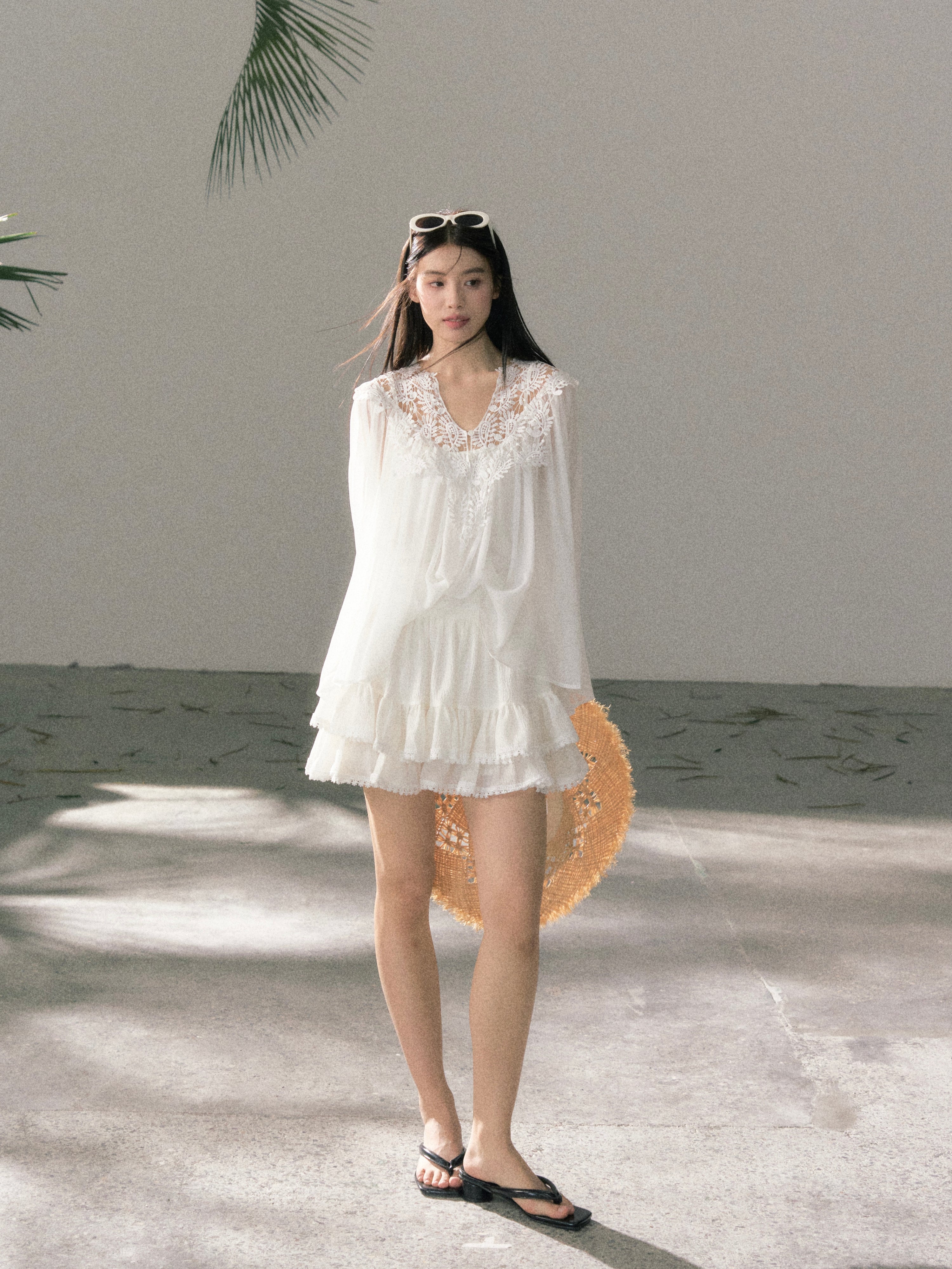 Lafreedom LAF360404 Lotus leaf edge double layered lace short skirt