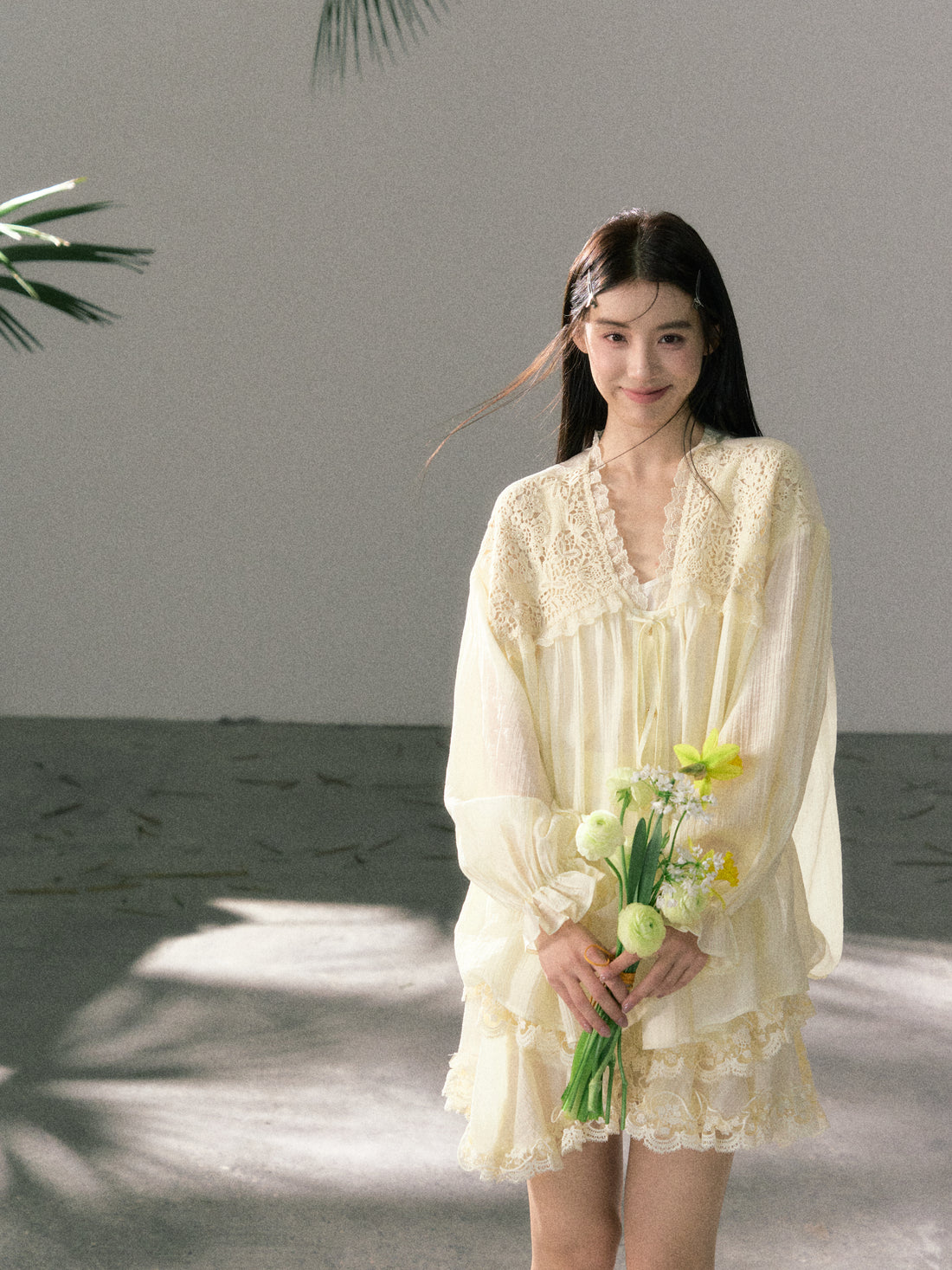 Lafreedom LAF360408&amp;LAF360409 Light yellow French hollow lace vacation style shirt + skirt