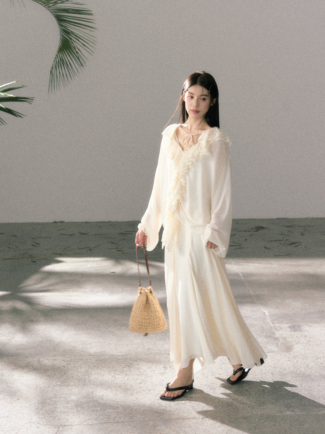 Lafreedom LAF360416&amp;LAF360417 Gentle lace and ruffle collar clear shirt + skirt