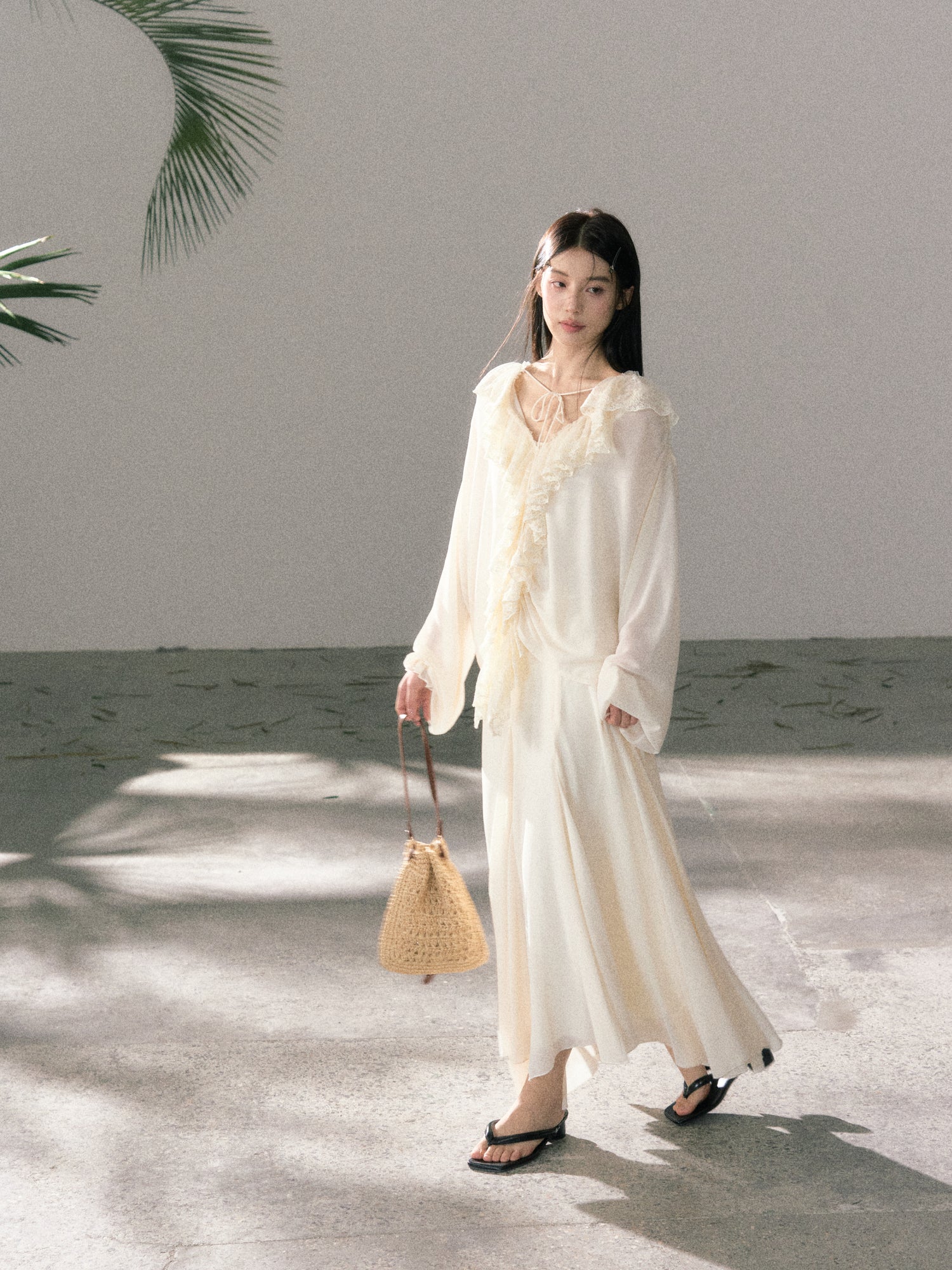Lafreedom LAF360416&amp;LAF360417 Gentle lace and ruffle collar clear shirt + skirt