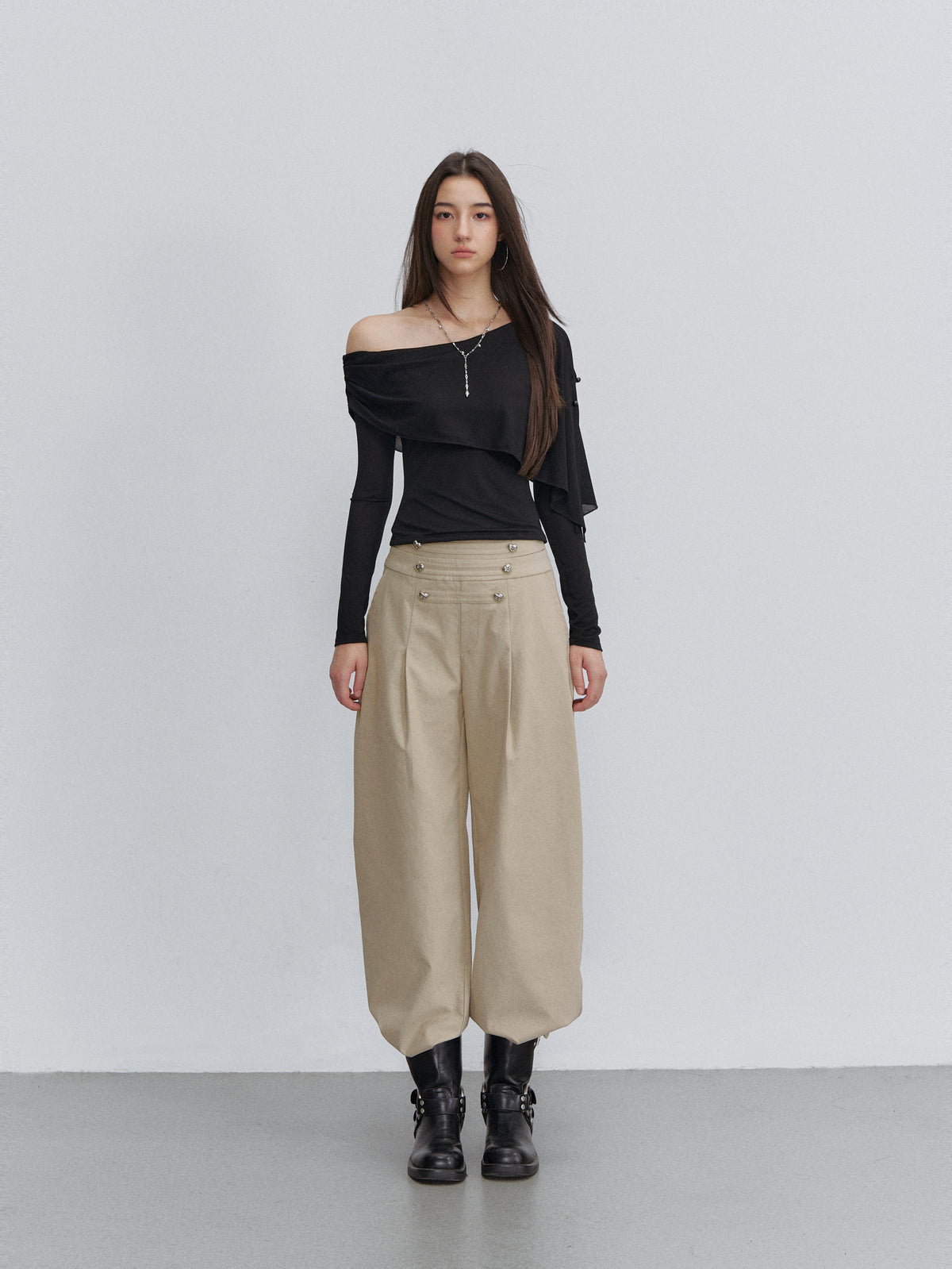 VIA PITTI VIACT6232 Asymmetric Button Capelet Top