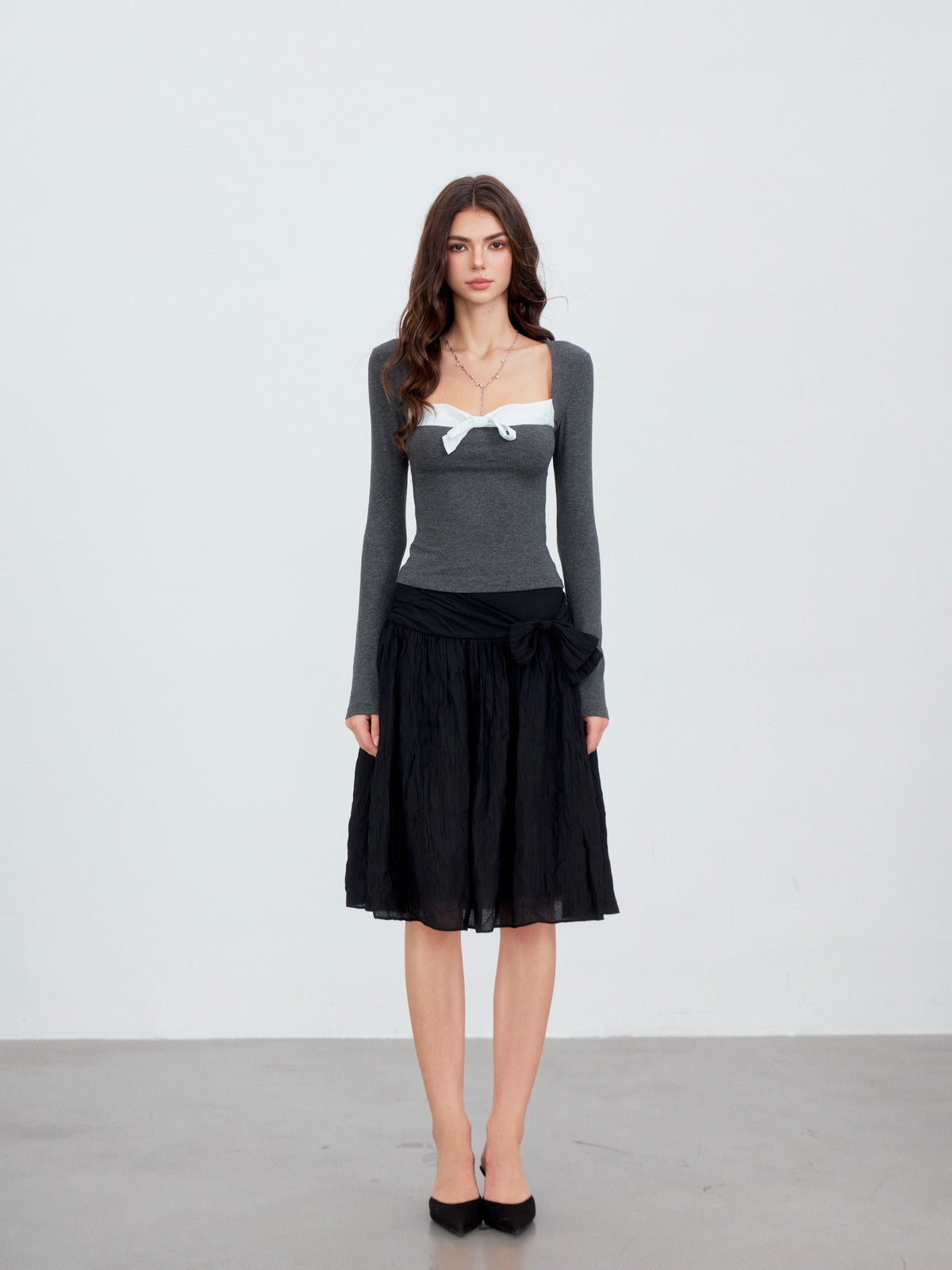 VIA PITTI VIACTP6311 Contrast-Color Square-Neck Bow Top