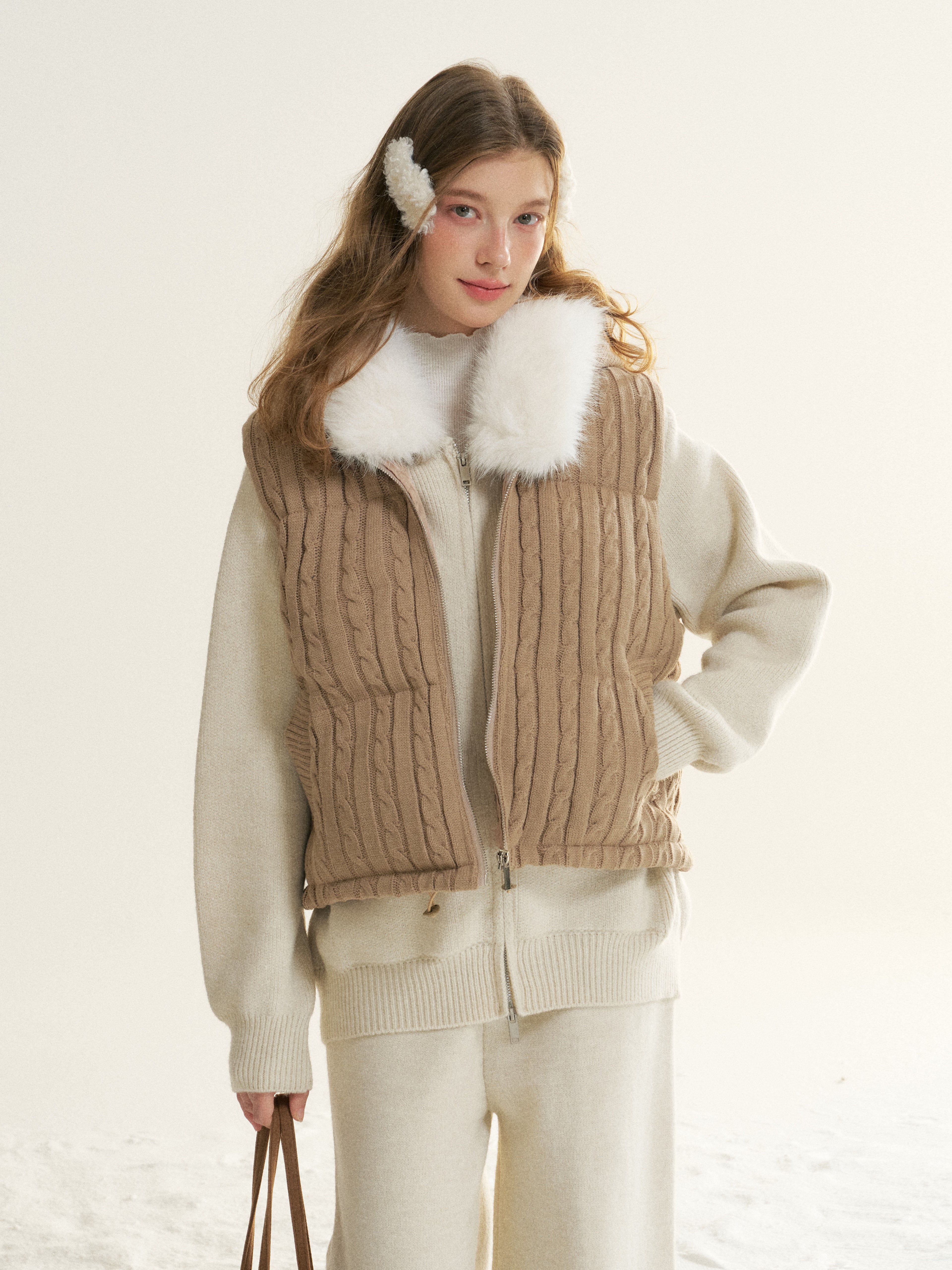 16DEWS 16D25516 Twisted flower knitted cotton padded thick hooded vest