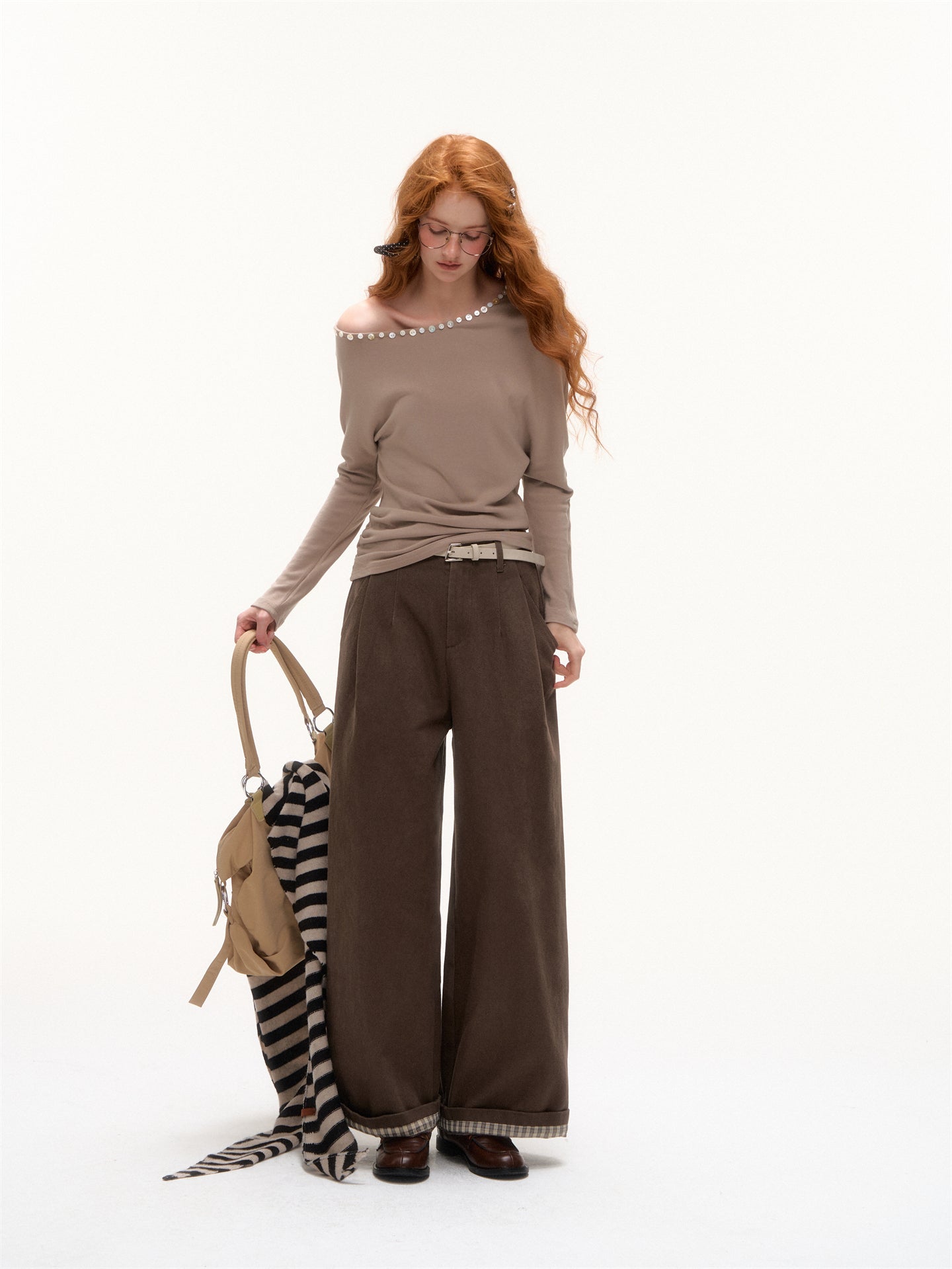 AsGony ASG25374 Off shoulder shell mother decoration long sleeved base top