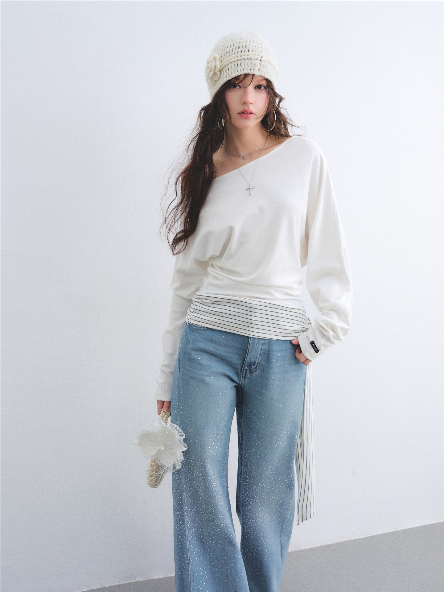 AsGony ASG26014 Slanted shoulder batfly sleeve striped strap hem top
