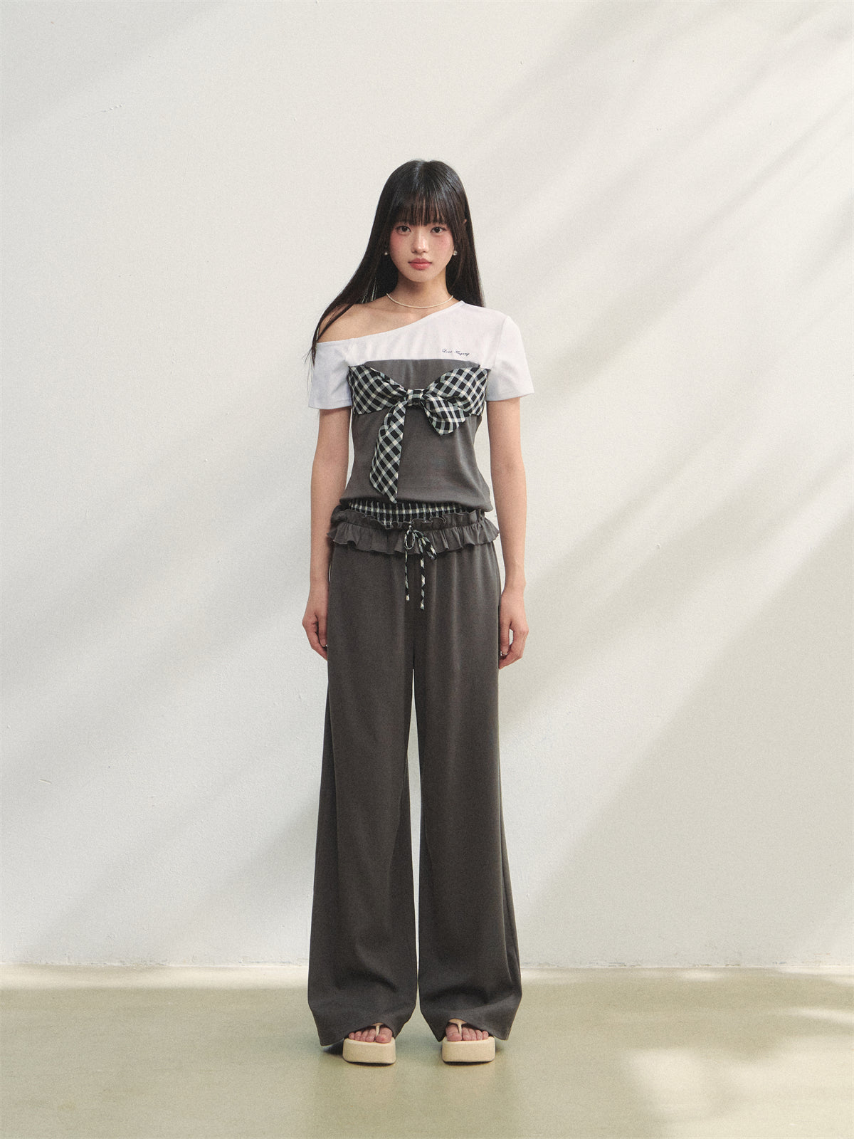 AsGony ASG25207&amp;ASG25208 Grid tied slim fit top+sports pants (2color)