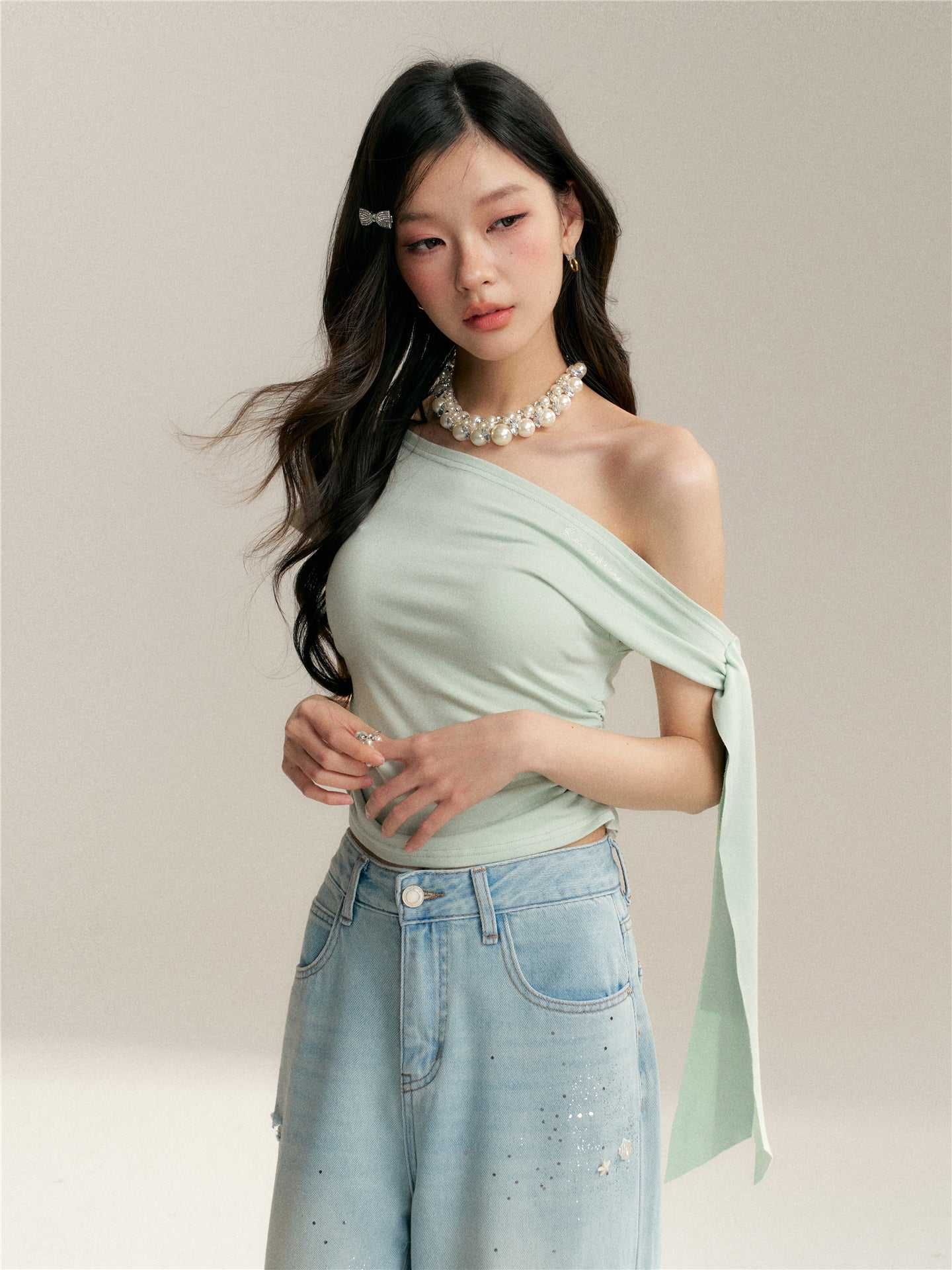 16DEWS 16D246060 Twisted ribbon slanted shoulder slim fit short sleeved T-shirt