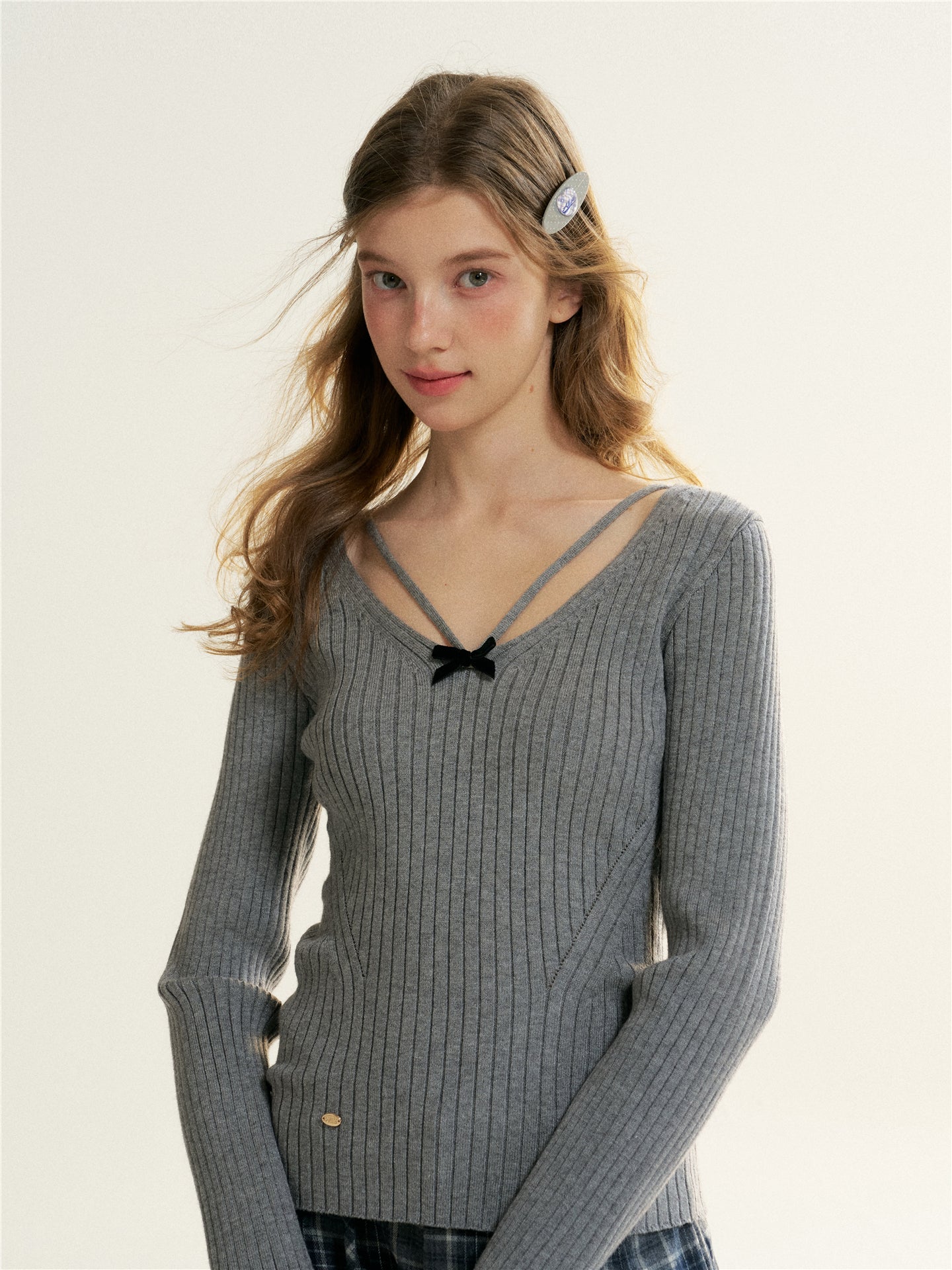 16DEWS 16D25507 V-neck slim-fit knit top