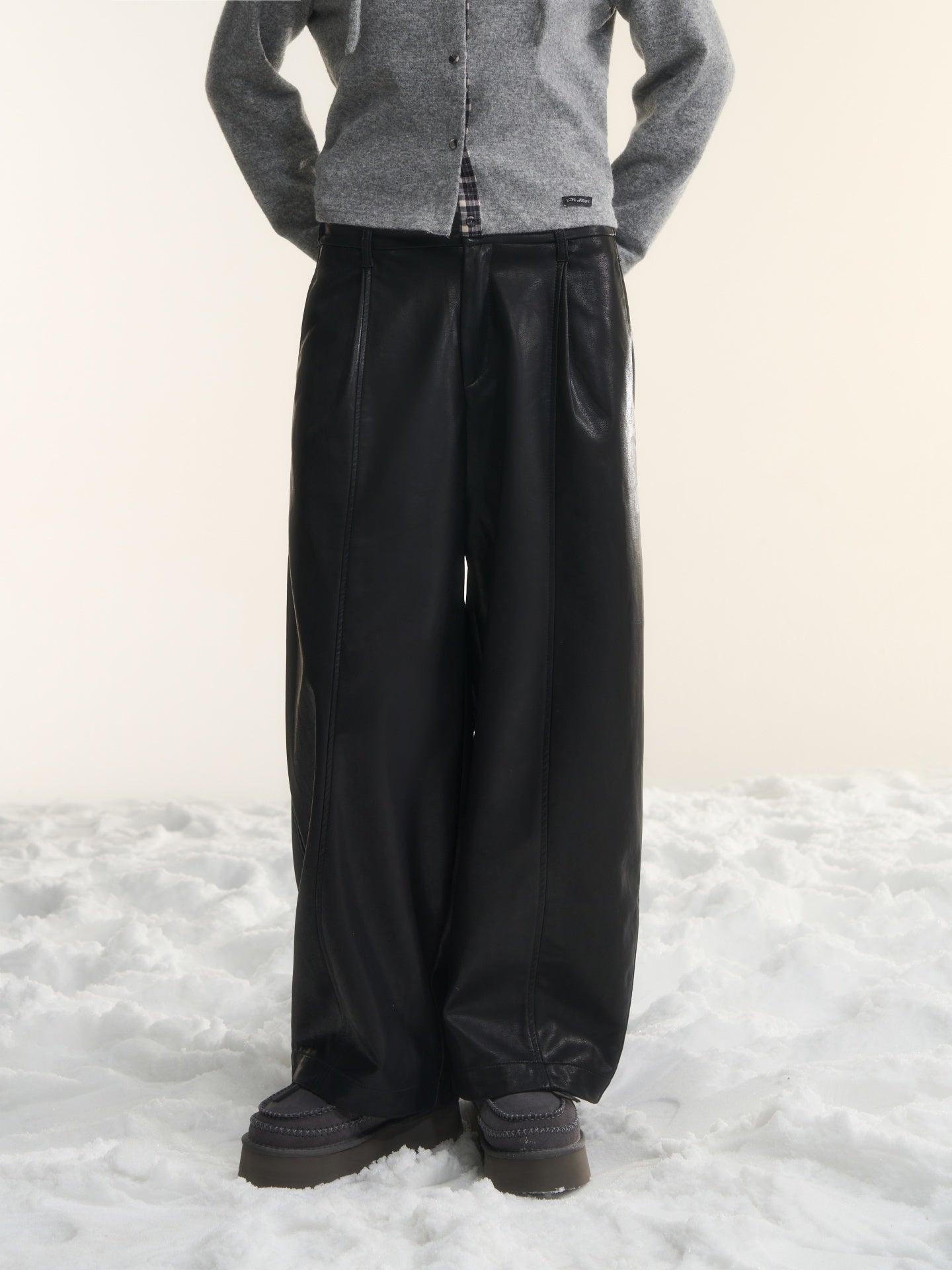 AsGony ASG25556 Protein leather elastic cut black leather pants