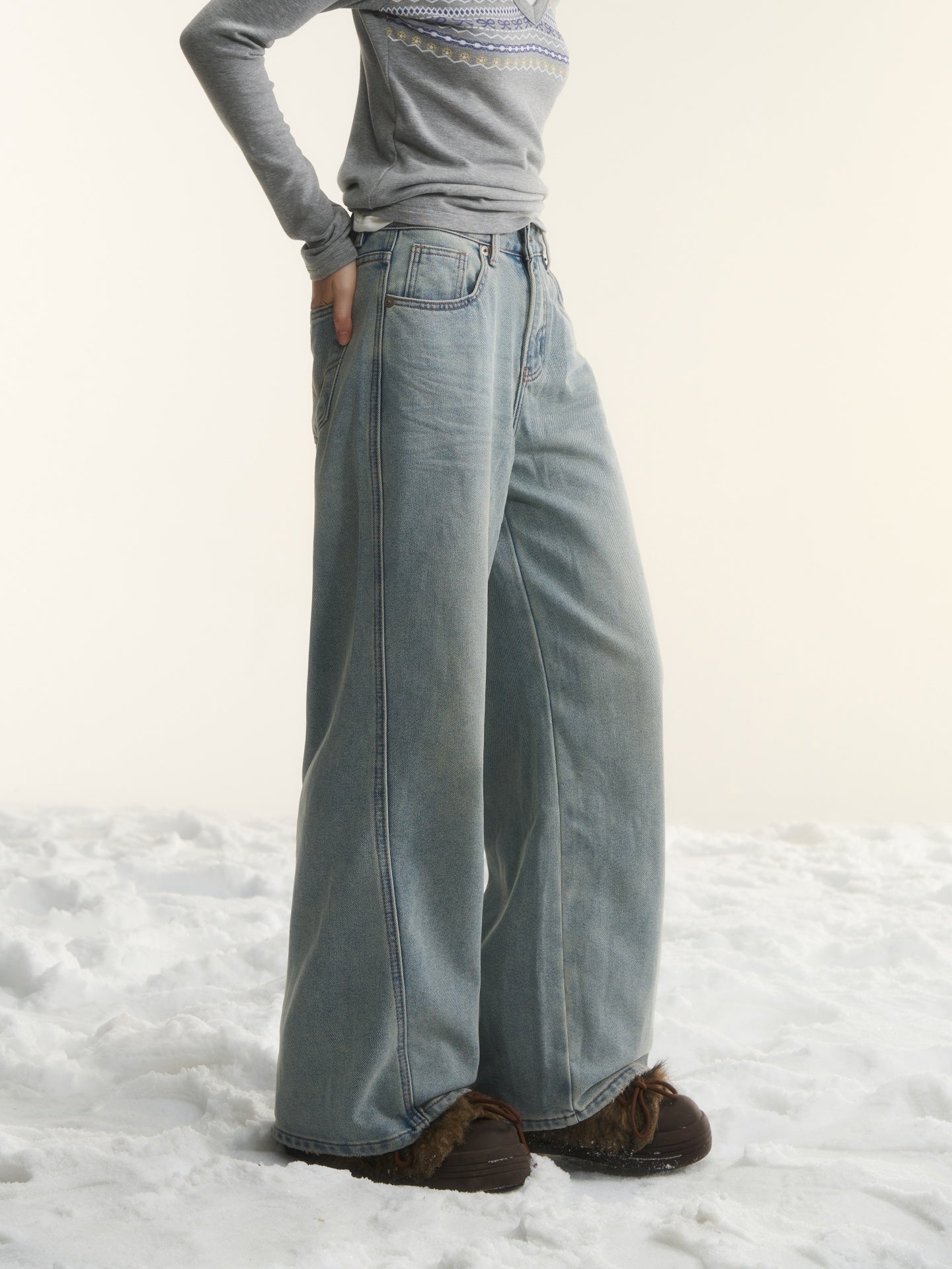 AsGony ASG24677 Washed denim jeans with curved segmentation and worn edges