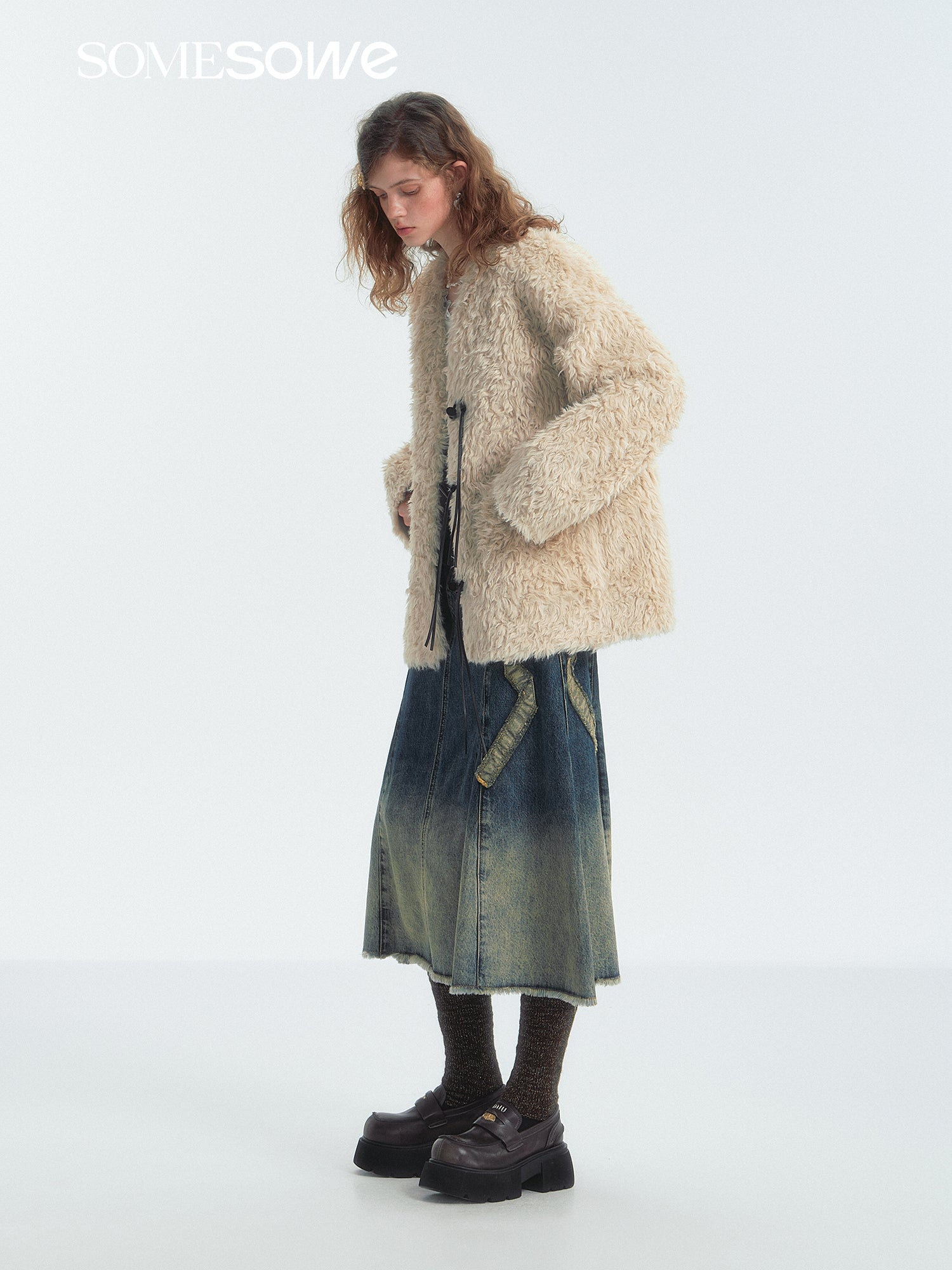 SOMESOWE S2407313 Horn button fur coat