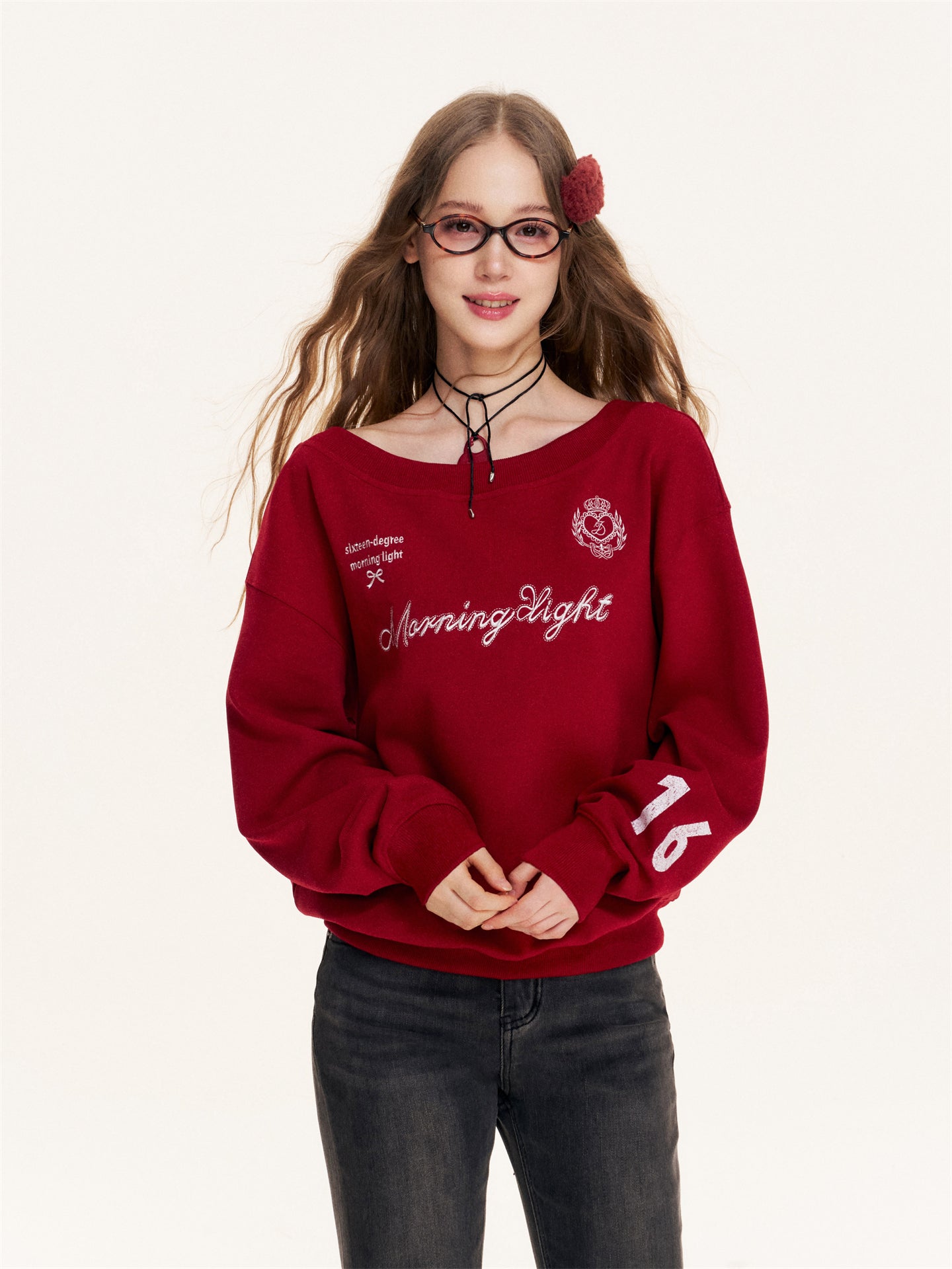 16DEWS 16D25430 Embroidered letter sloping shoulder hoodie