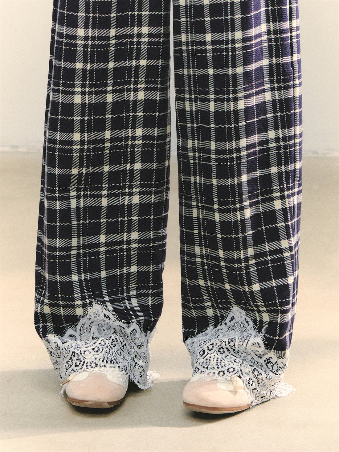 AsGony ASG25283 Plaid patchwork lace casual pants (2color)