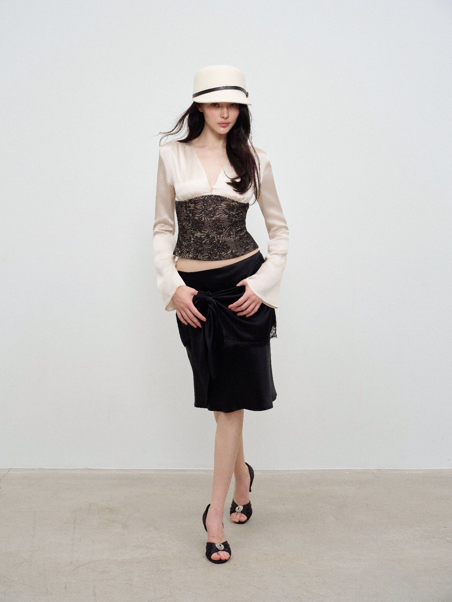 NONCESTNON N367 V-Neck Lace Flared Sleeve