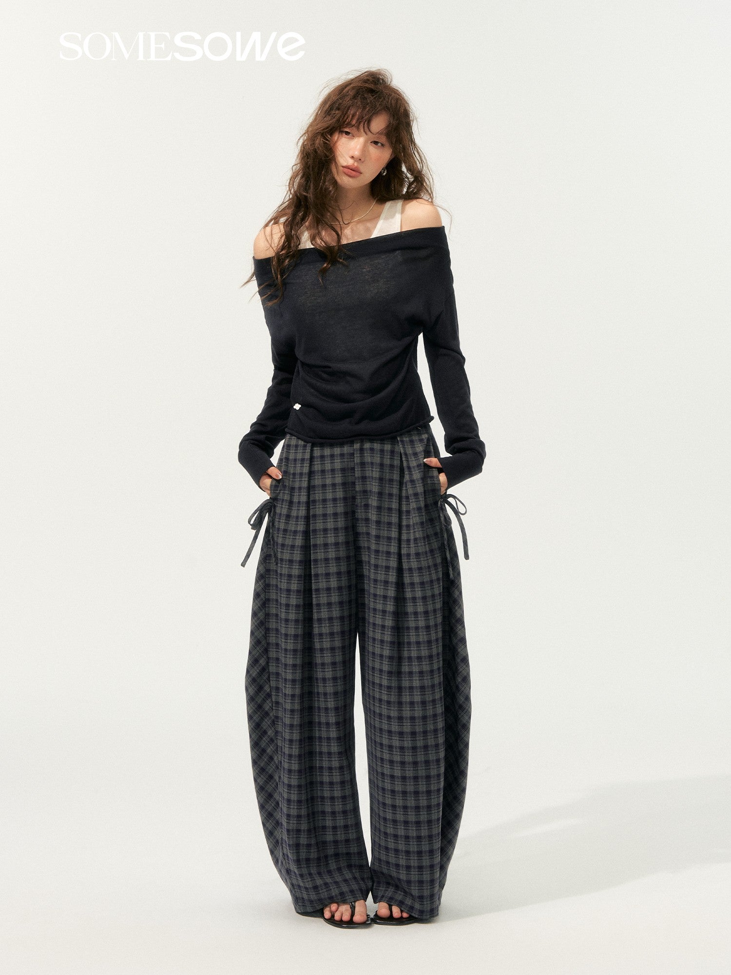 SOMESOWE S2508192 Fake two contrasting polka neck sweaters