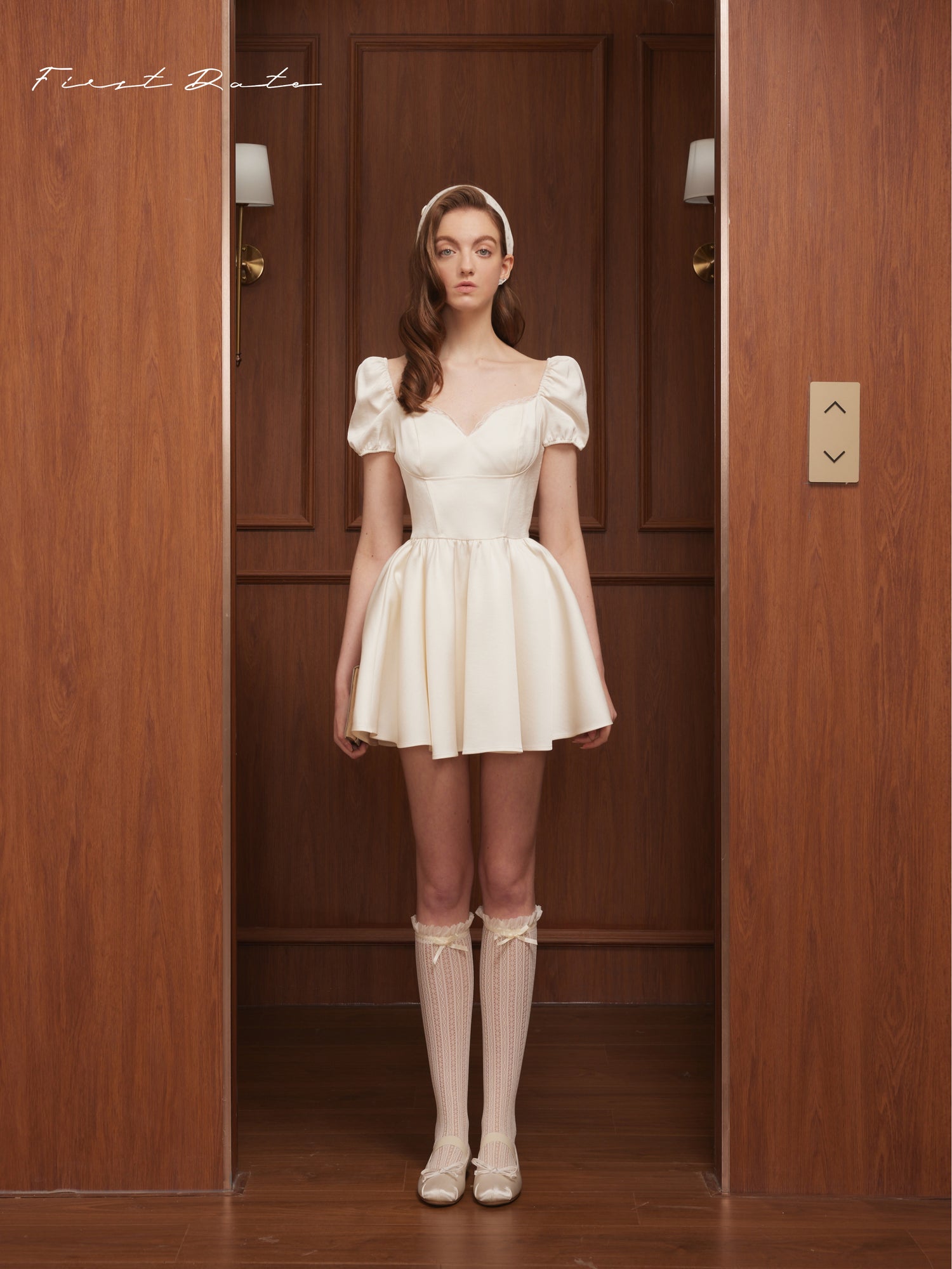 First Date V-neck puff sleeve dress
