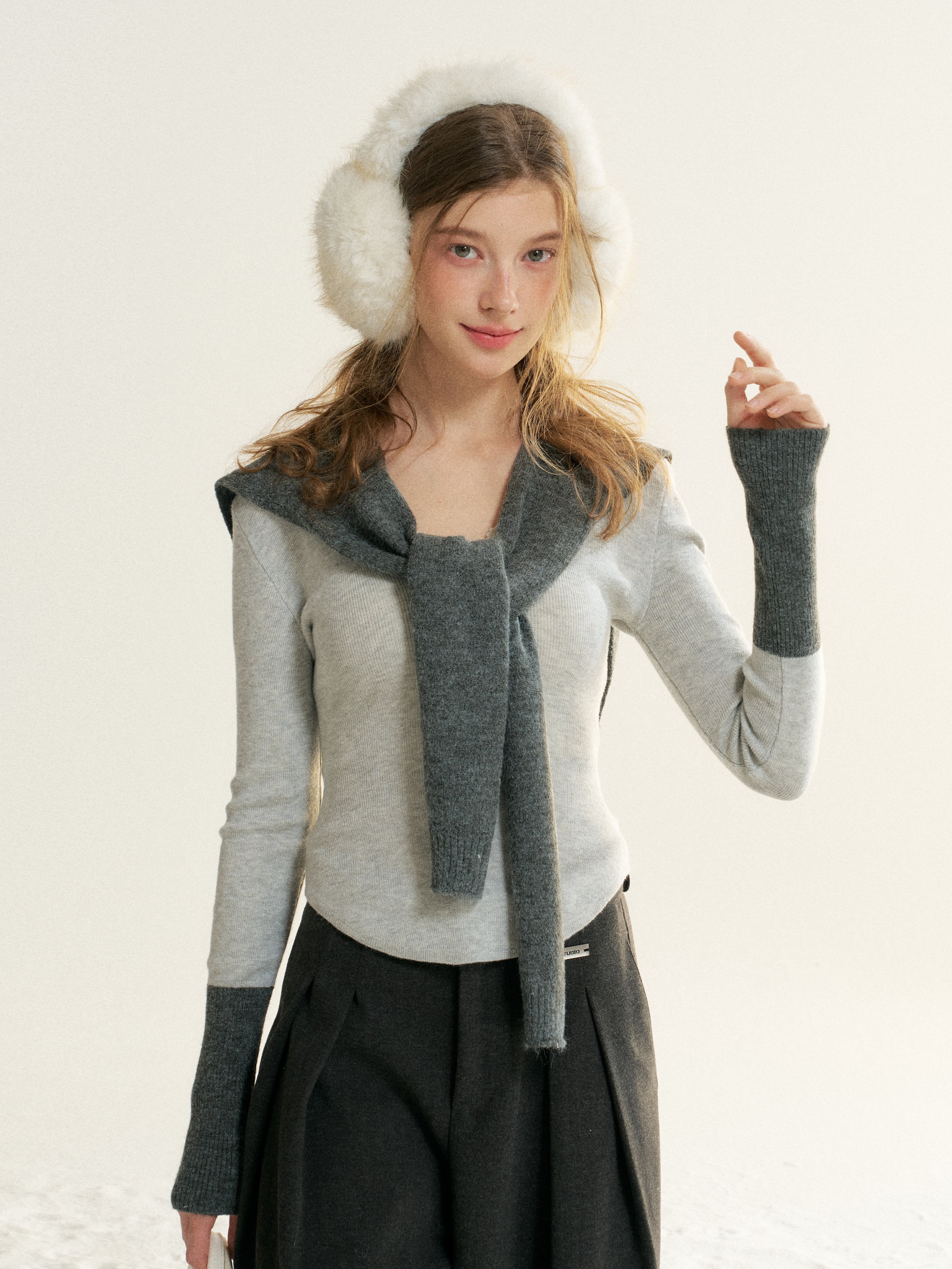 16DEWS 16D25520 Color blocking V-neck long sleeved slim knit sweater