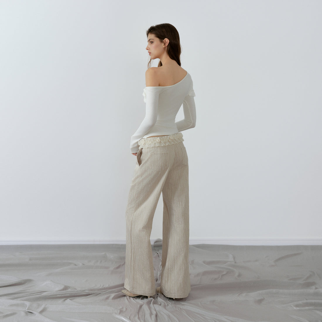 NONCESTNON N205 Ruffled one shoulder white top