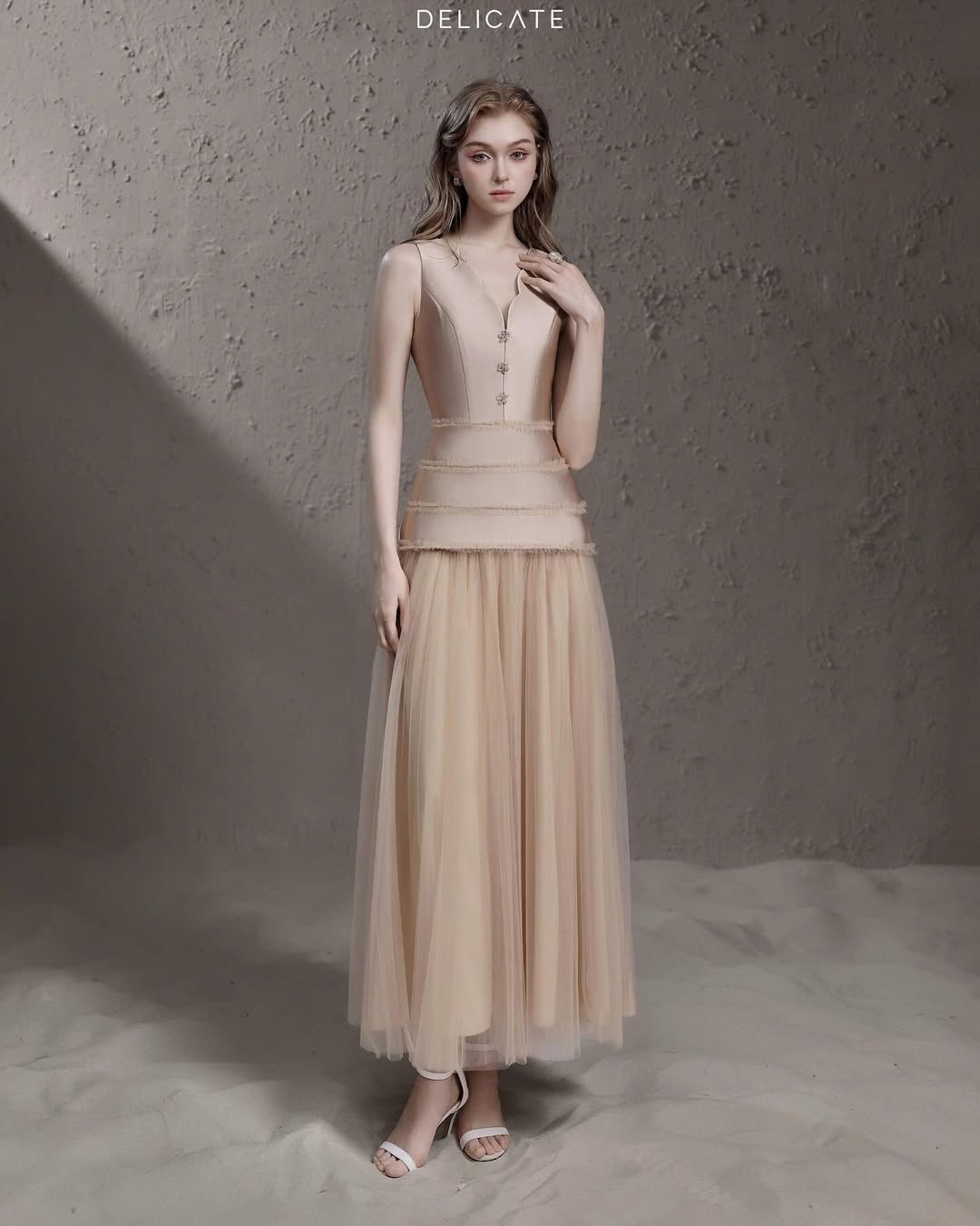 Delicate V-neck top + chiffon skirt set