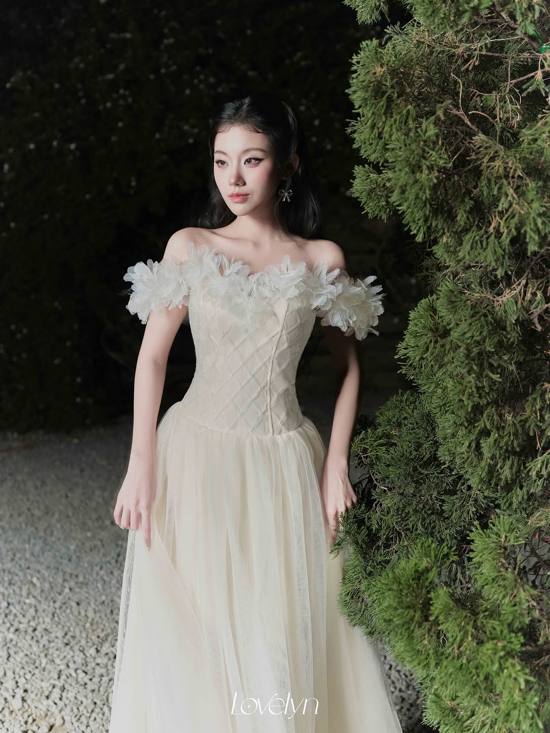 Lovelyn Light gauze petal strapless dress