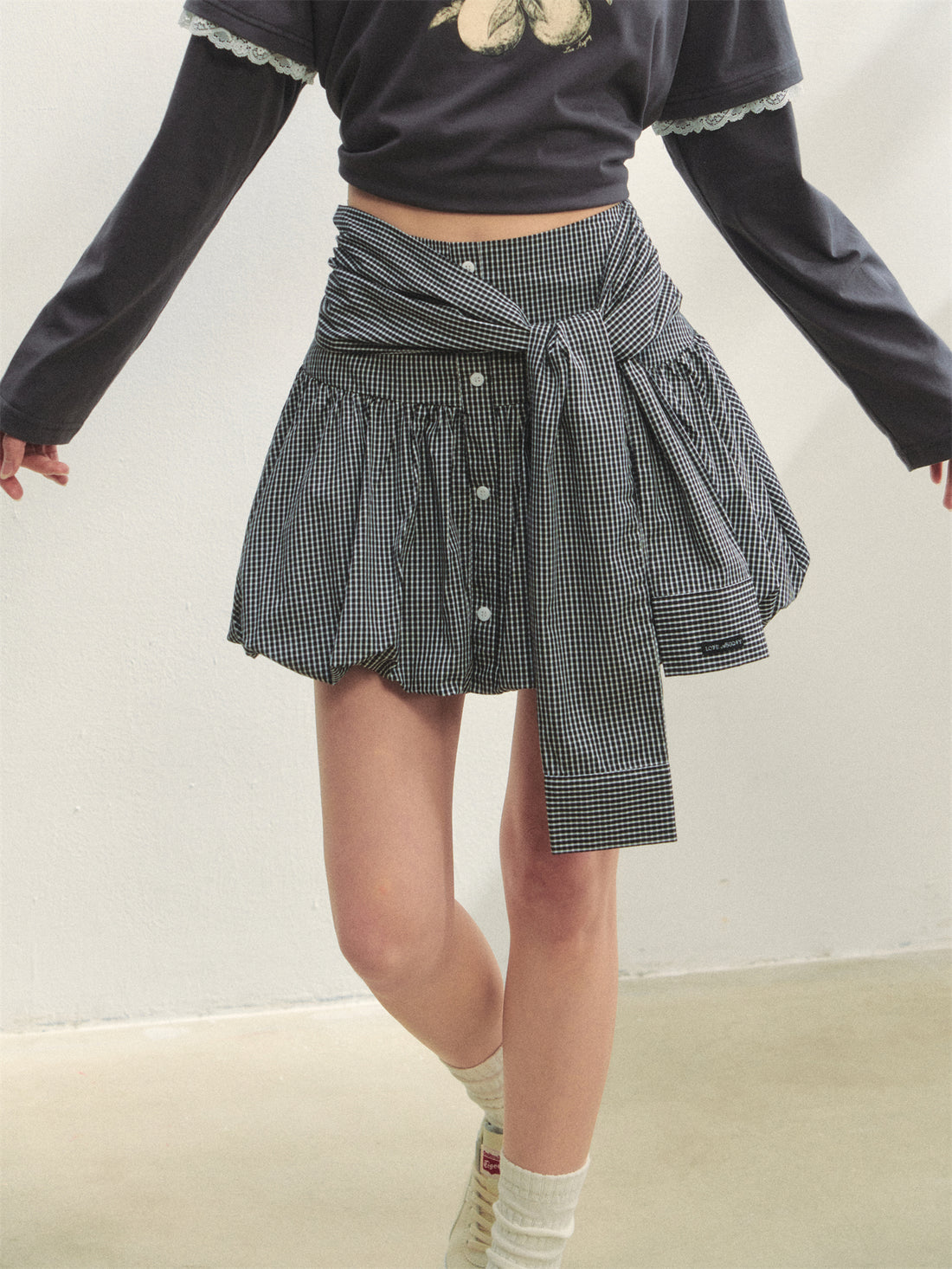 AsGony ASG25298 Plaid strap embroidered flower bud skirt