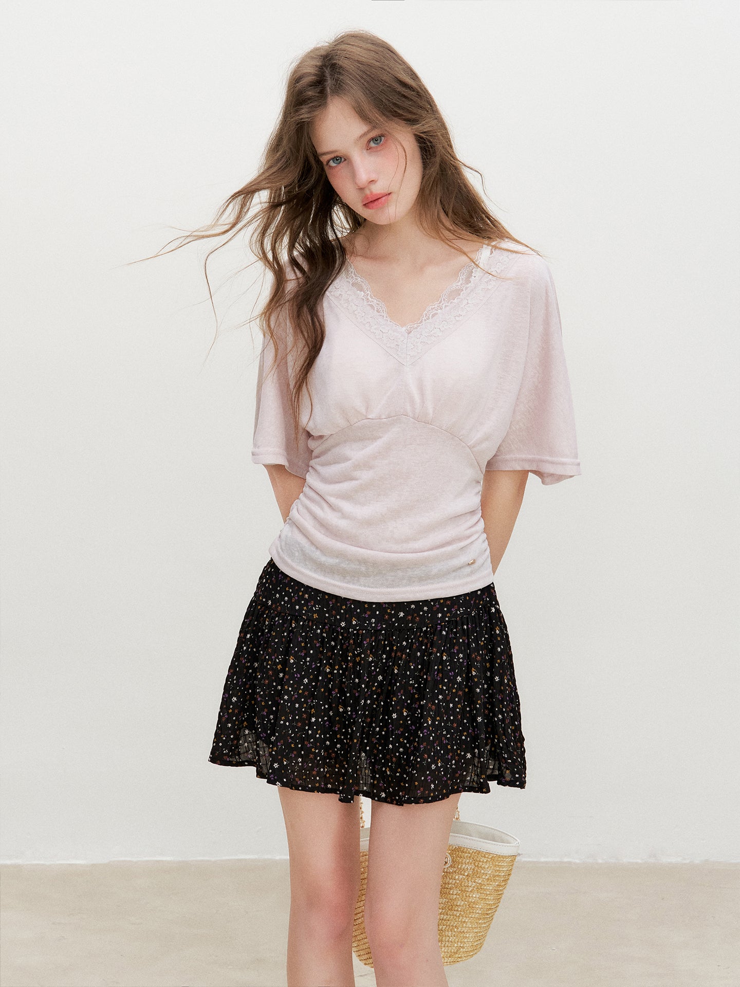 16DEWS 16D26355 Lace V-Neck Lyocell Top
