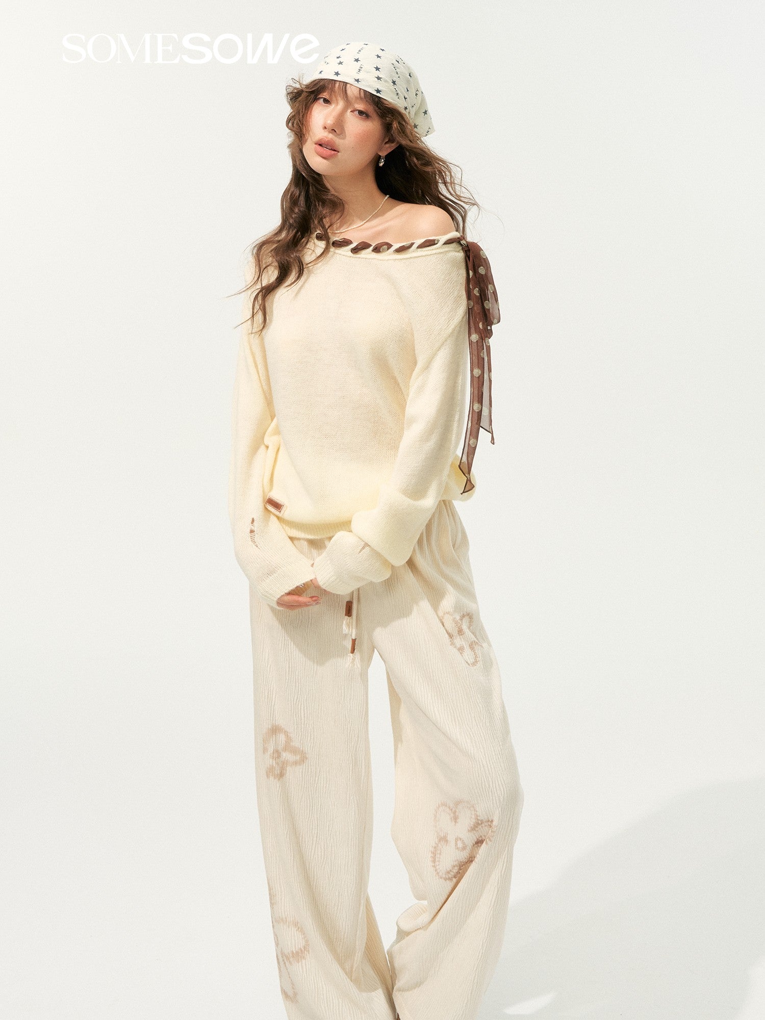 SOMESOWE S2508191 Silk scarf tied knitted top